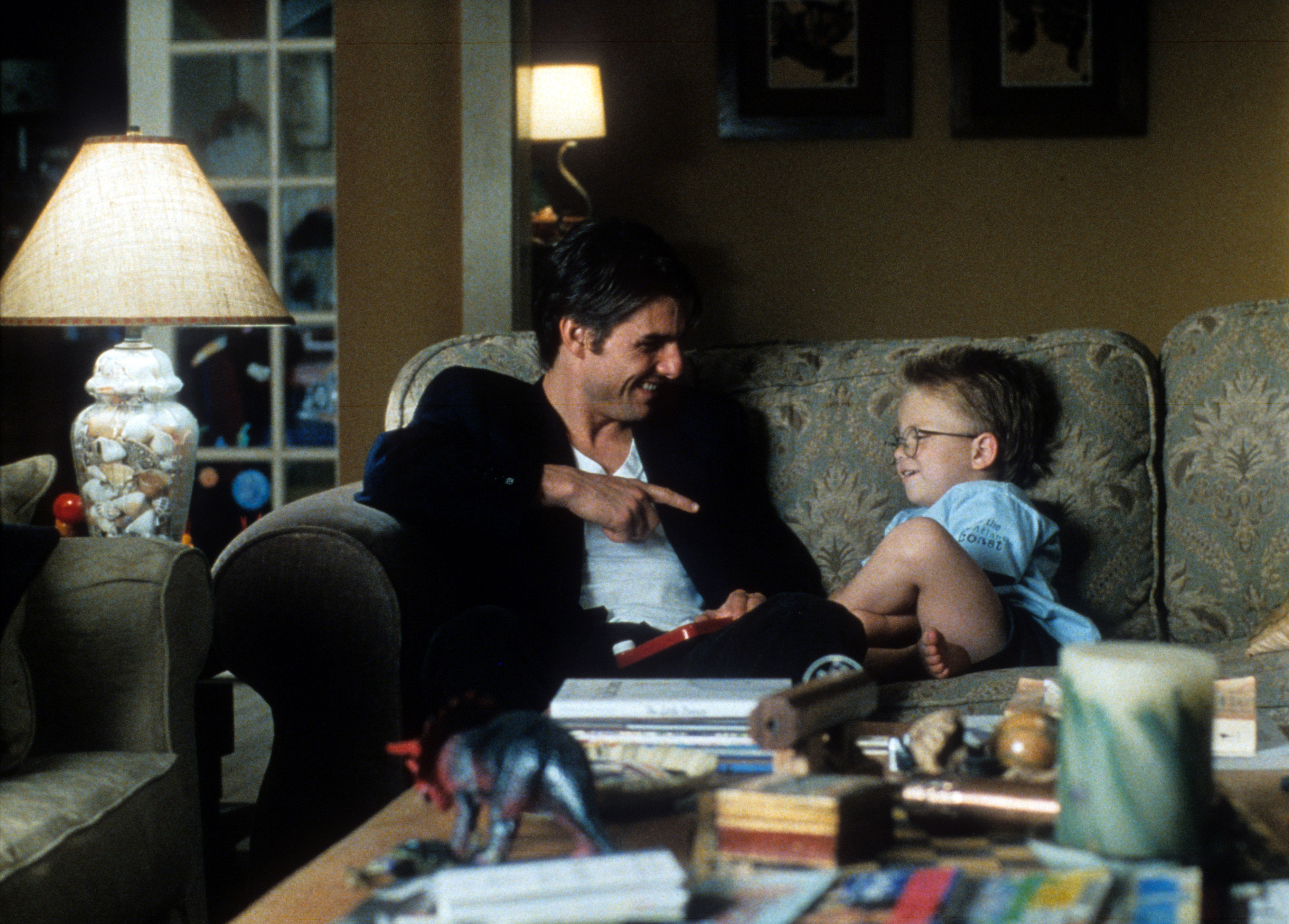 Tom Cruise with the child actor during a scene from "Jerry Maguire" in 1996 | Source: Getty Images