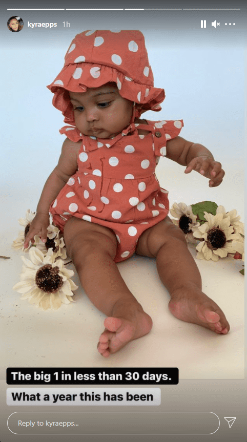 Baby Indiana Rose Epps poses for a photo in polka-dot outfit. │ Source: Instagram/kyraepps