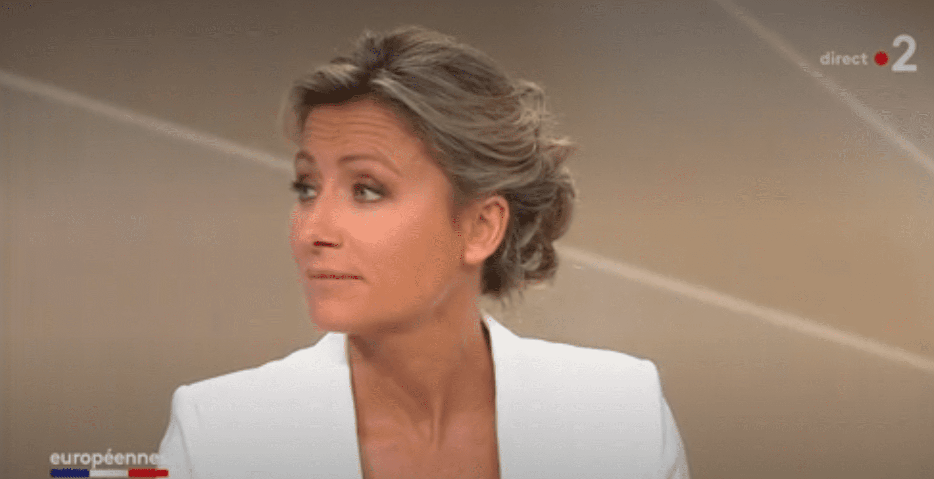 Anne-Sophie Lapix sur le plateau | Photo : Dailymotion / FranceInfo