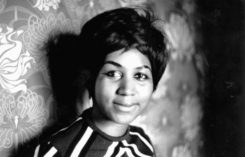 Aretha Franklin poses near a wall circa 1968 | Photo: Getty Images