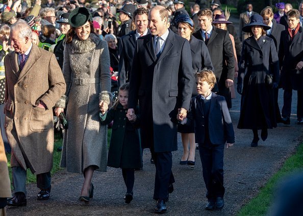 Catherine, duchesse de Cambridge et Prince William, duc de Cambridge avec le prince George de Cambridge et la princesse Charlotte de Cambridge assistent au service de l'église du jour de Noël à l'église de St Mary Magdalene sur le domaine de Sandringham le 25 décembre 2019 à King's Lynn, Royaume-Uni | Photo: Getty Images