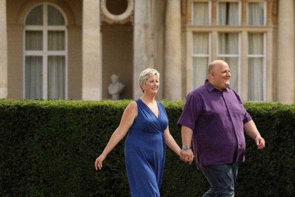  Adrian and Gillian Bayford celebrate winning the jackpot of over 148 million GBP in the EuroMillions lottery on August 14, 2012 | Photo: Getty Images