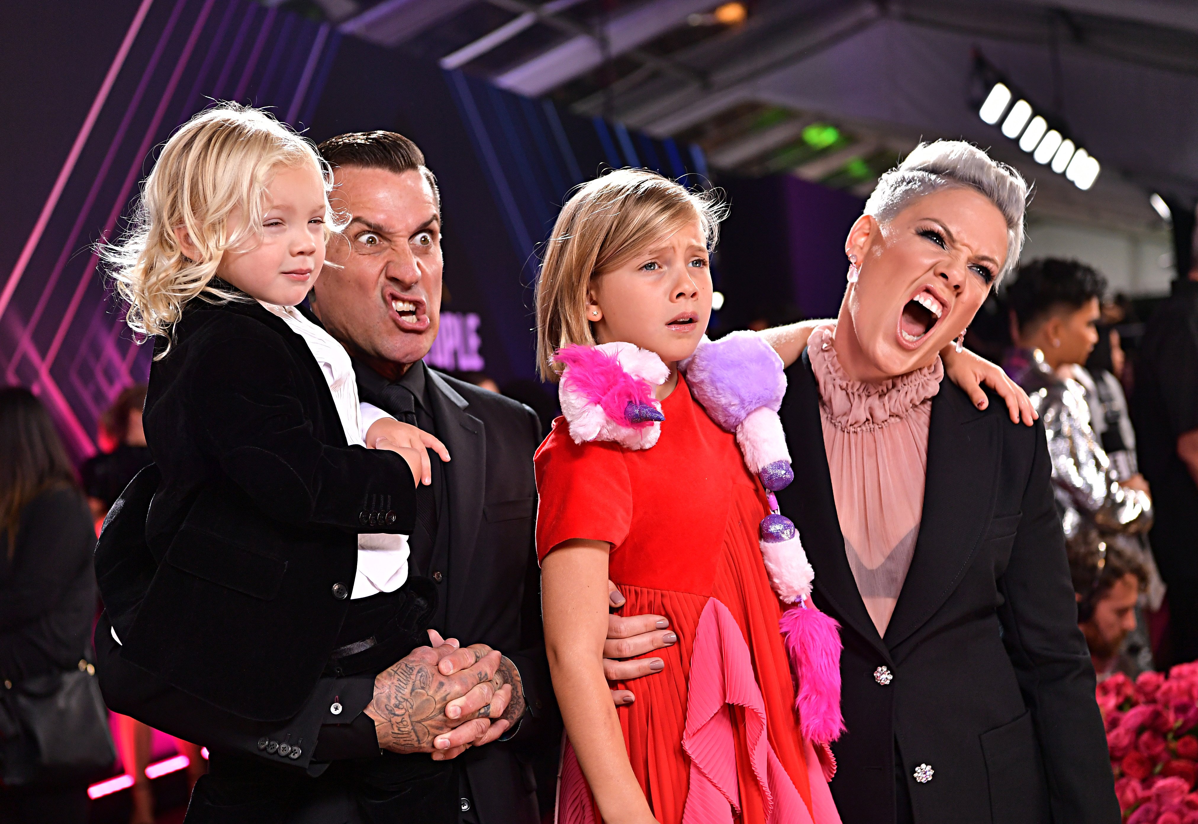 Carey Hart and Pink with theirs kids, Jameson and Willow, during the 2019 E! People's Choice Awards at the Barker Hangar on November 10, 2019. | Source: Getty Images