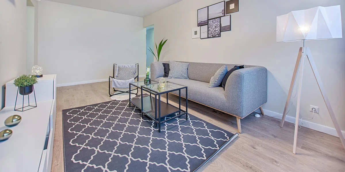 A couch area with a patterned rug | Source: Pexels