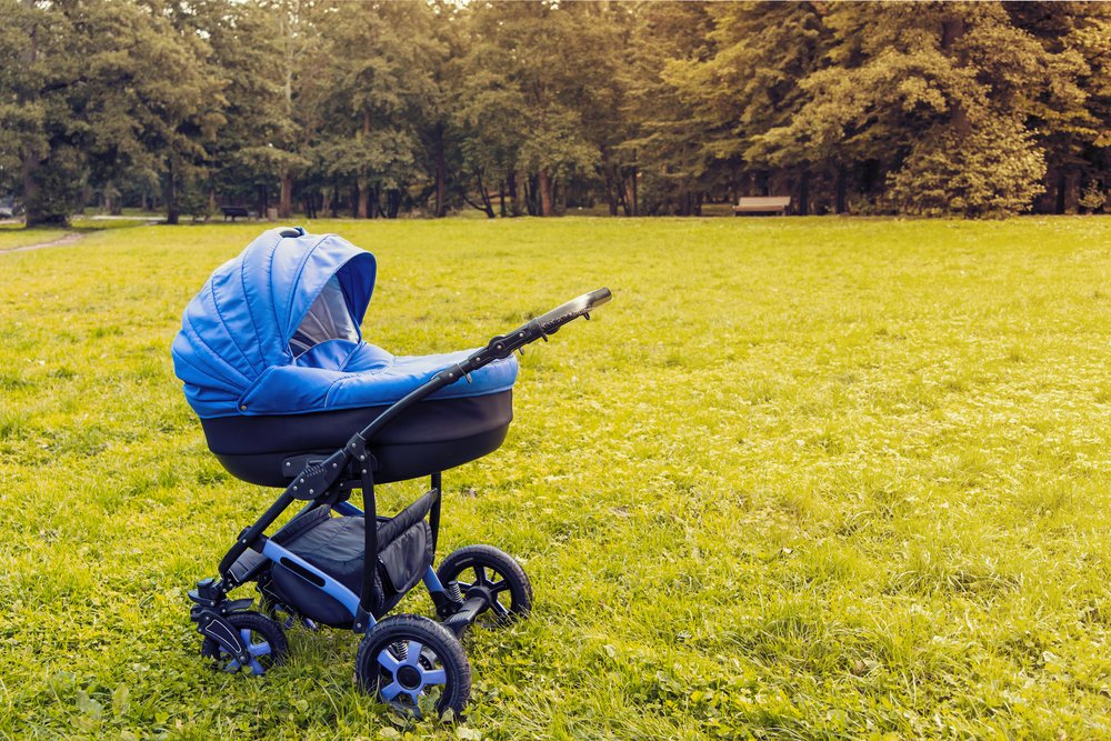 Une poussette abandonnée. | Photo : Shutterstock