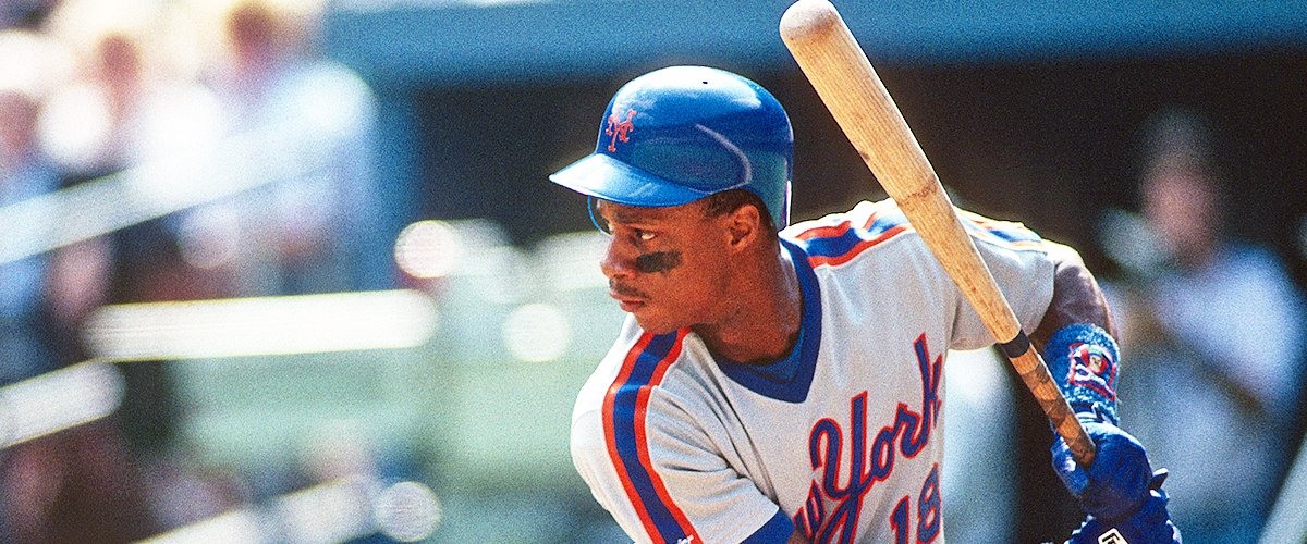 Darryl Strawberry of the Mets with wife Lisa and new daughter. News Photo -  Getty Images