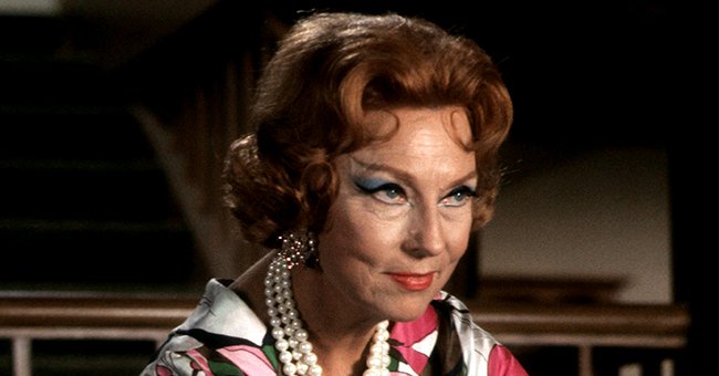 ‘bewitched Agnes Moorehead Once Demanded New Darren Kiss Her Hand In Greeting