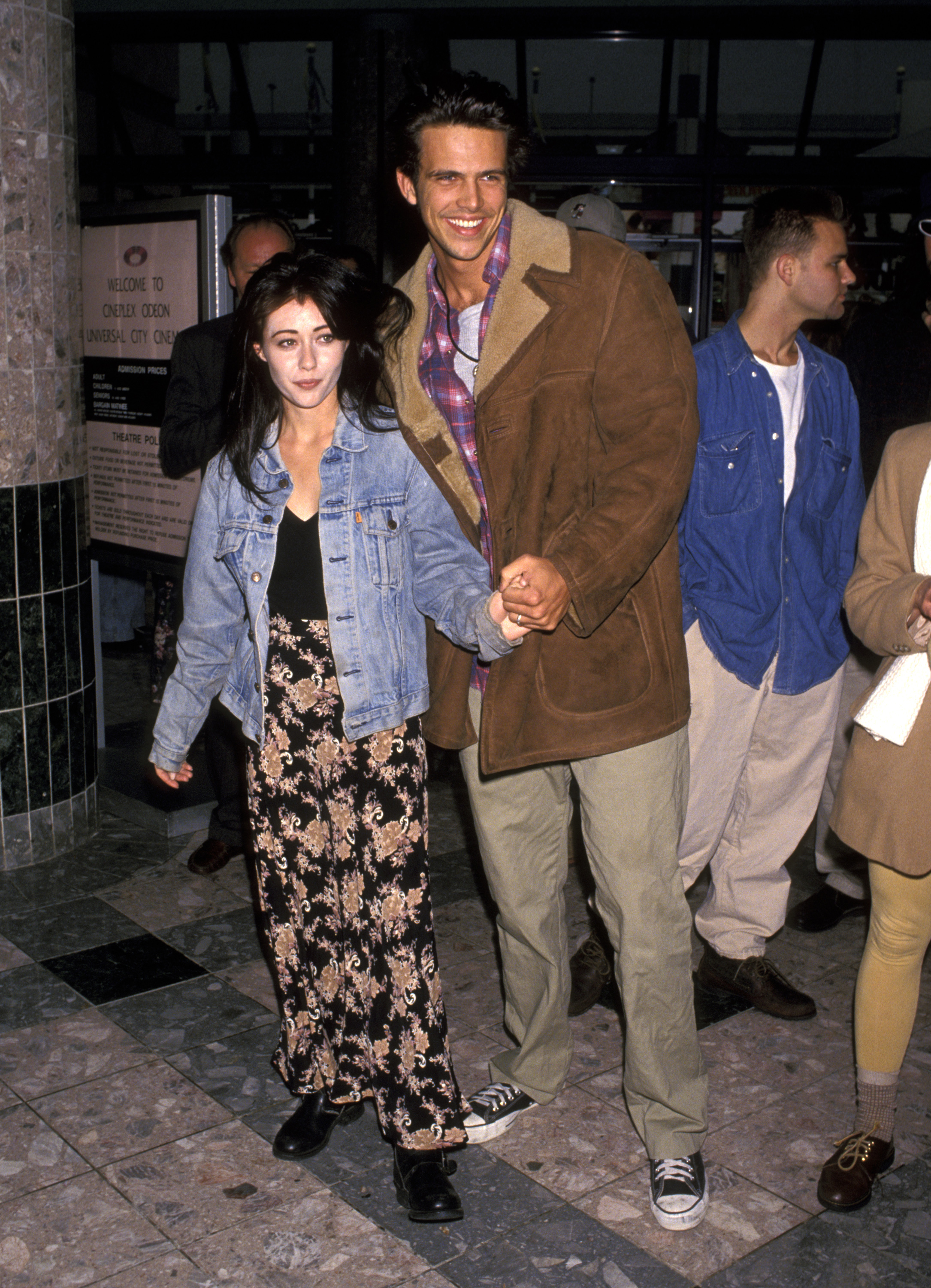 Shannen Doherty and Ashley Hamilton at the universal screening of "Beethoven's 2nd" in 1993. | Source: Getty Images