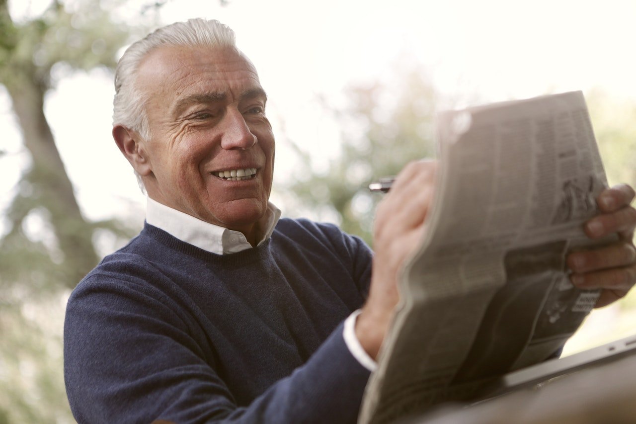 Elderly man reading a newspaper. | Source: Pexels/Andrea Piacquadio