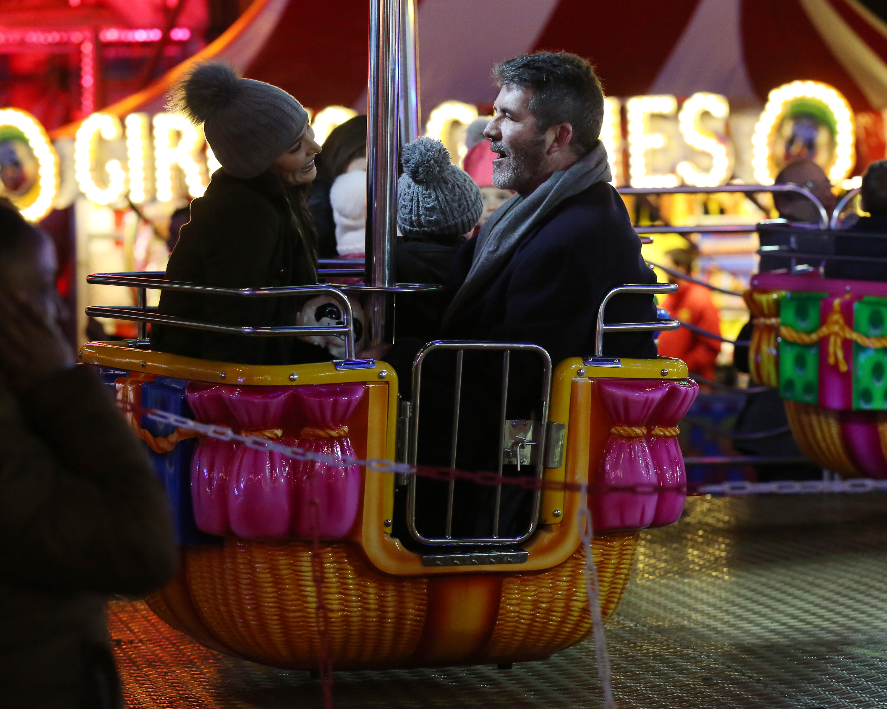 Simon Cowell, Eric Cowell and Lauren Silverman photographed at Hyde Park Winter Wonderland on November 17, 2016 in London, England | Source: Getty Images