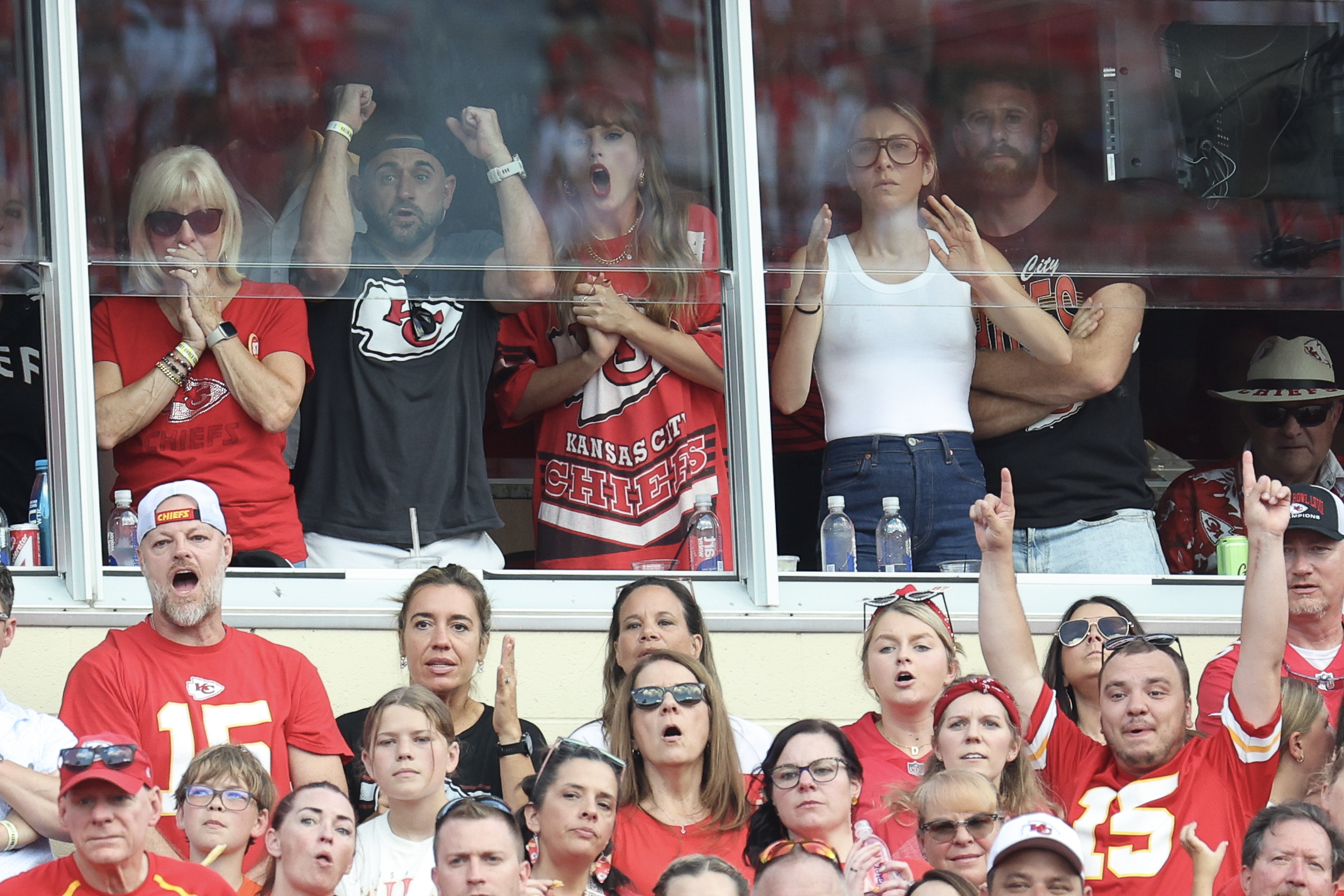 Taylor Swift watches an NFL game between the Cincinnati Bengals and Kansas City Chiefs on September 15, 2024 | Source: Getty Images