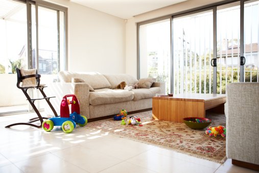 Photo of an empty room with scattered toys | Photo: Getty Images