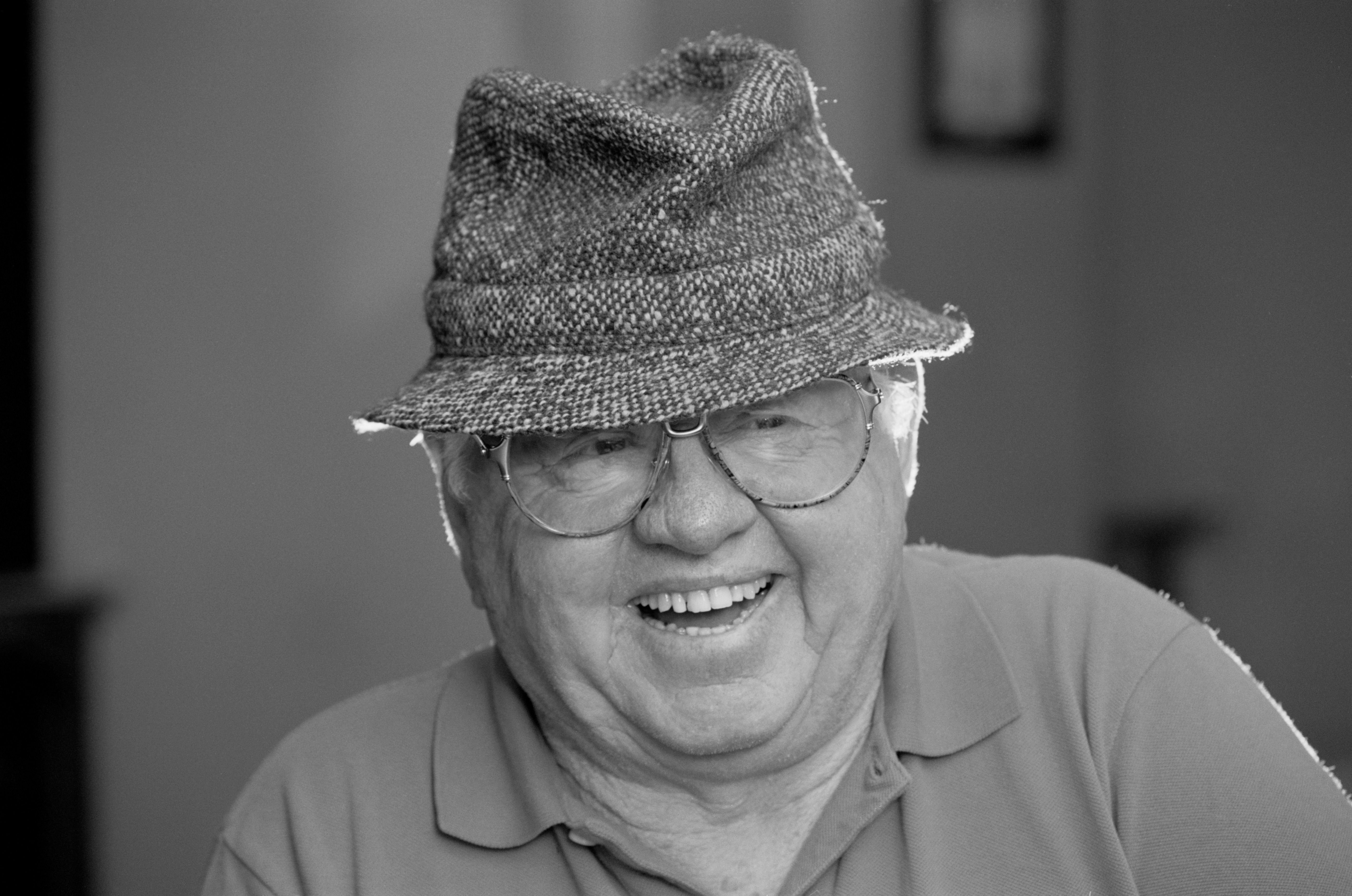 Mickey Rooney in a black-and-white image on September 2, 1988 | Photo: John Downing/Getty Images