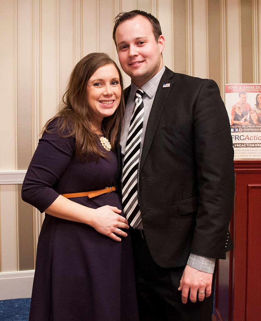 Anna Duggar and Josh Duggar pose during the 42nd annual Conservative Political Action Conference (CPAC) at the Gaylord National Resort Hotel on February 28, 2015 | Photo: Getty Images