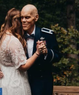 Bride and her father having a last dance | Photo: Youtube / CBS News