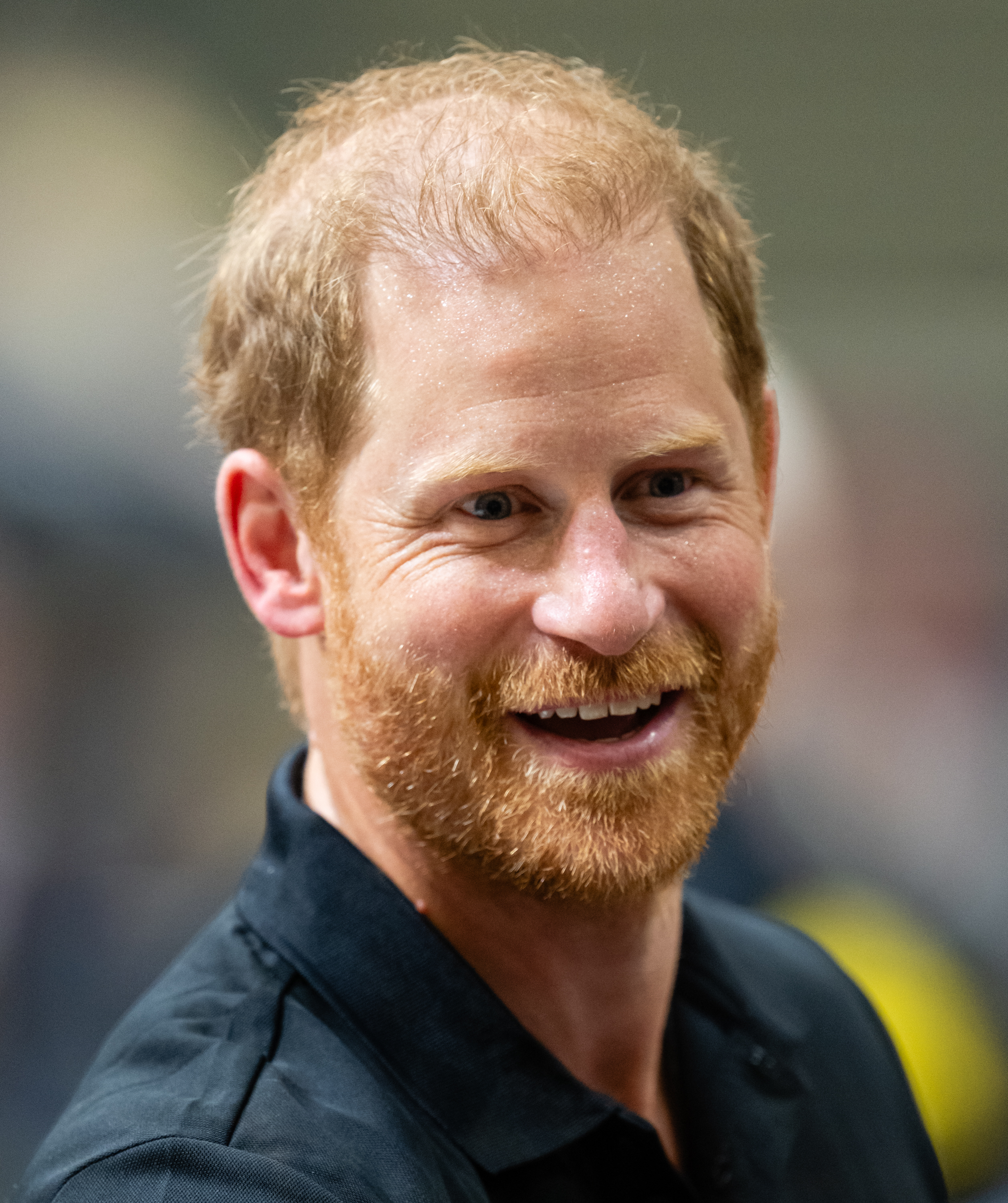 Harry's smiling appearance at the gala became part of the online discussion after videos from the event were shared. While some viewers said he looked relaxed and happy, others interpreted his expressions and body language very differently. | Source: Getty Images