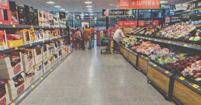 An aisle of a supermarket | Source: Shutterstock