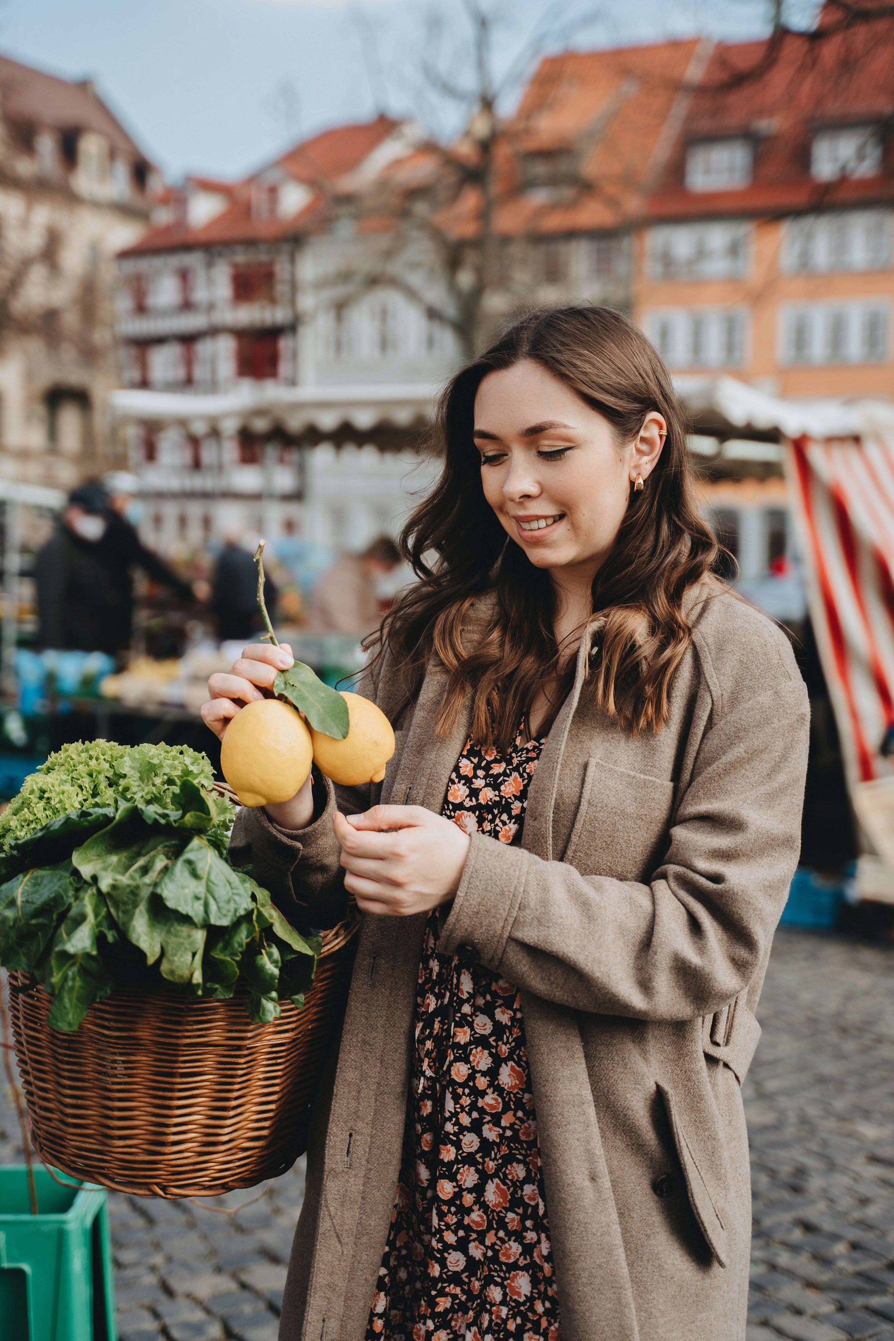 Melissa kept visiting Mrs. Gilbert with one thing or the other until she accepted her help. | Source: Pexels