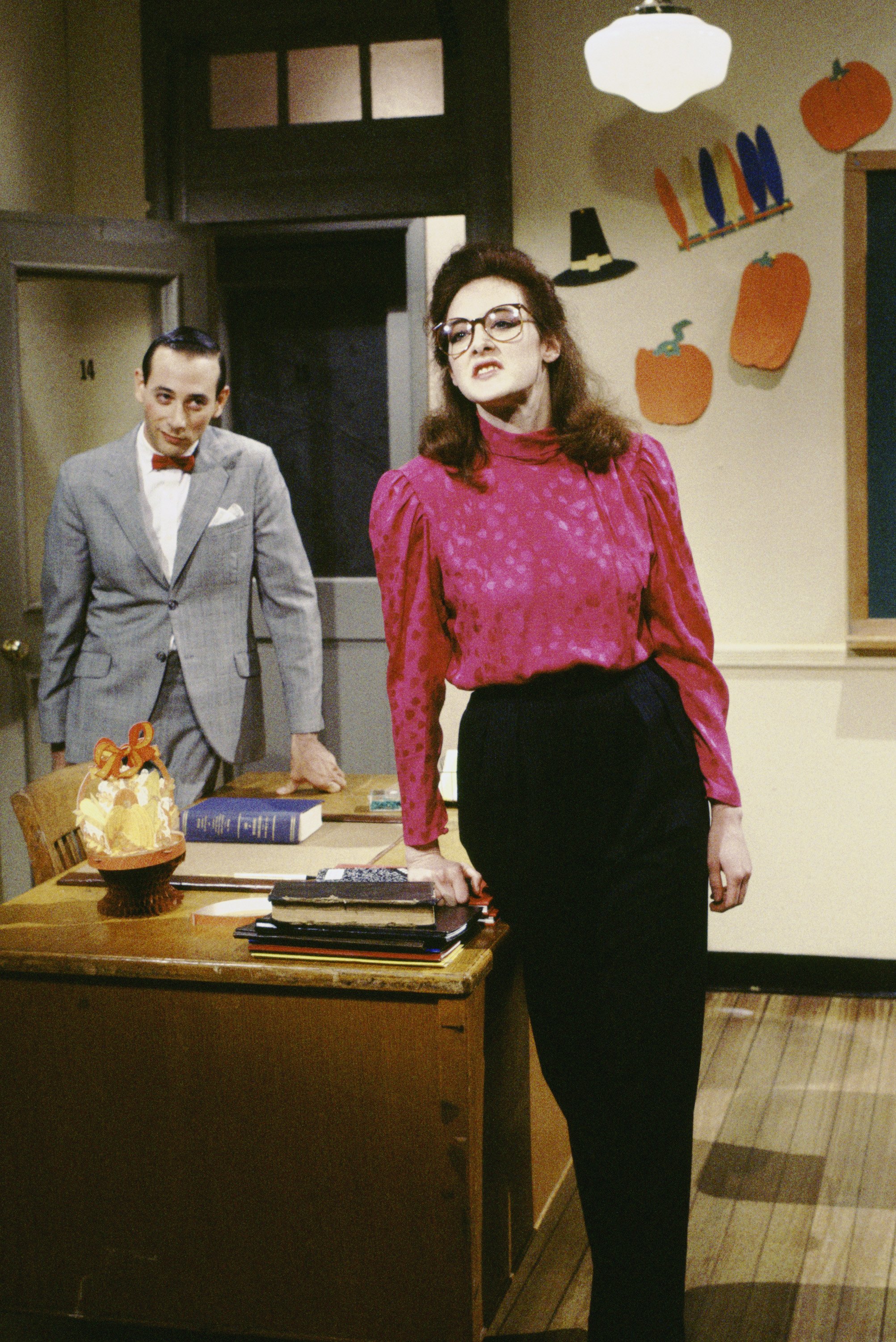 Pee-Wee Herman and the actress as Ms. Patterson during "Pee-Wee in Love" SNL skit on November 23, 1985. | Source: Getty Images