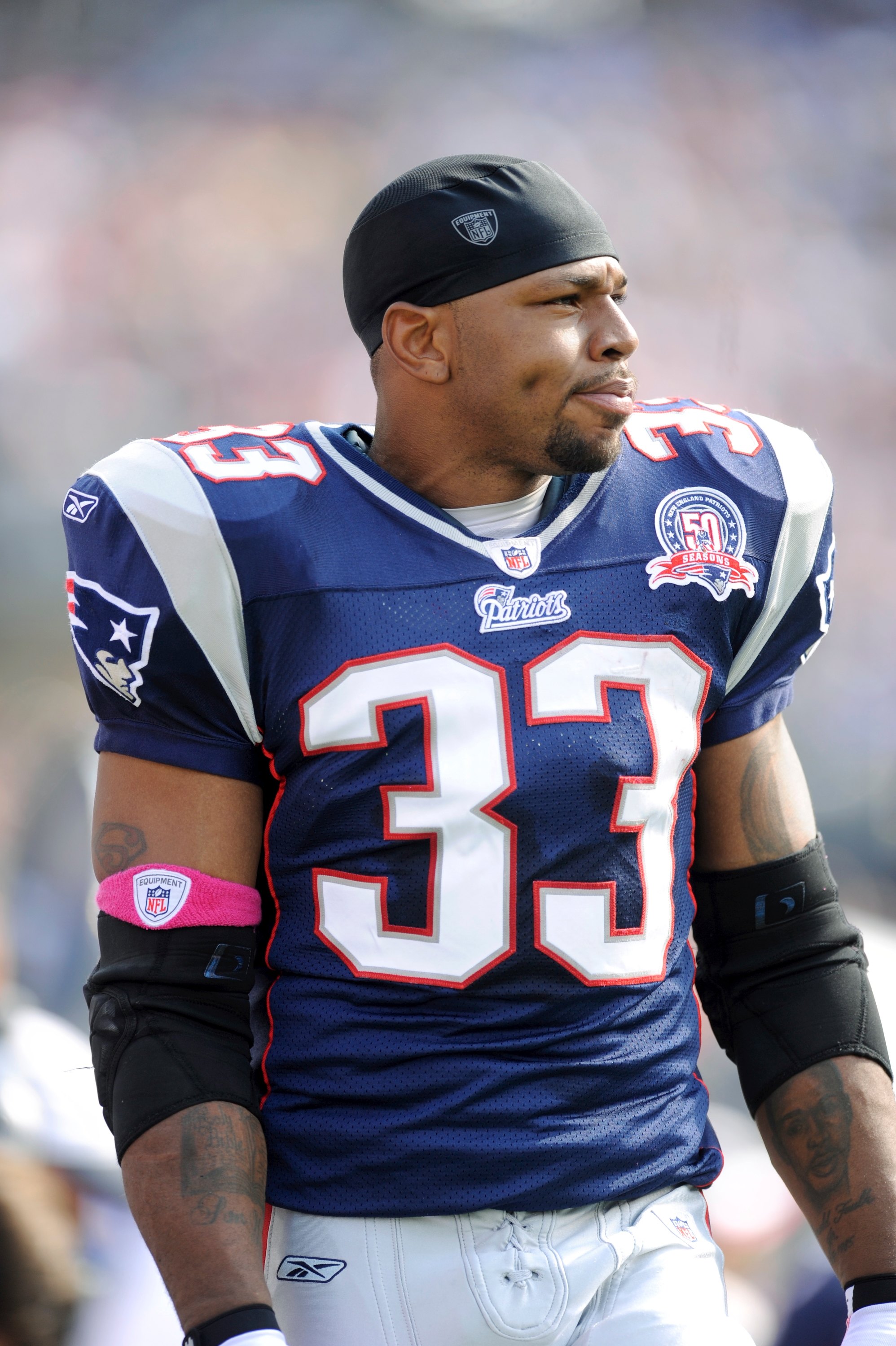 Kevin Faulk looks on against the Baltimore Ravens at Gillette Stadium on October 4, 2009, in Foxboro, Massachusetts | Source: Getty Images