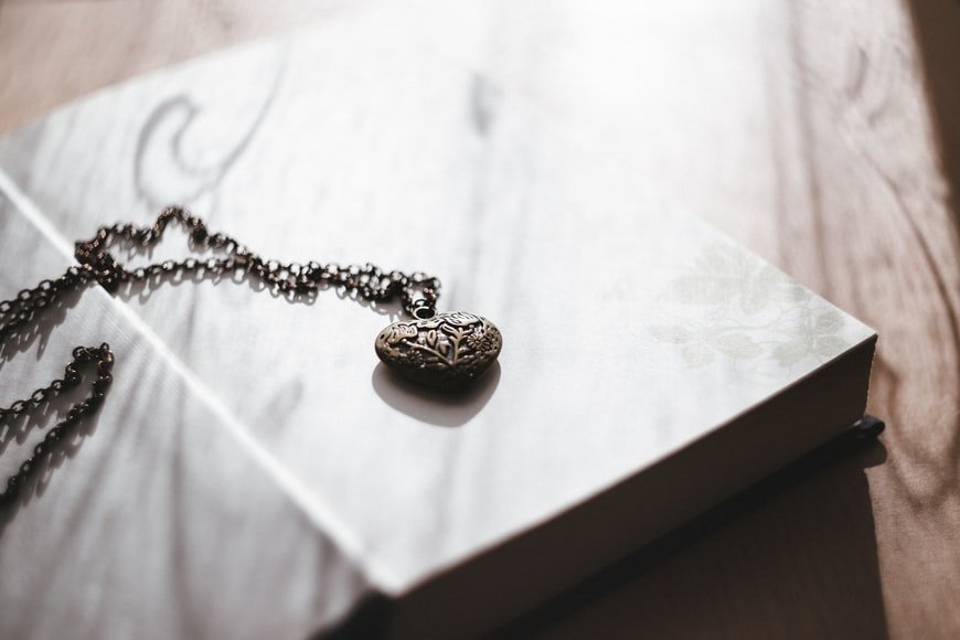Susan wondered why her grandson would want to buy lockets. | Source: Unsplash