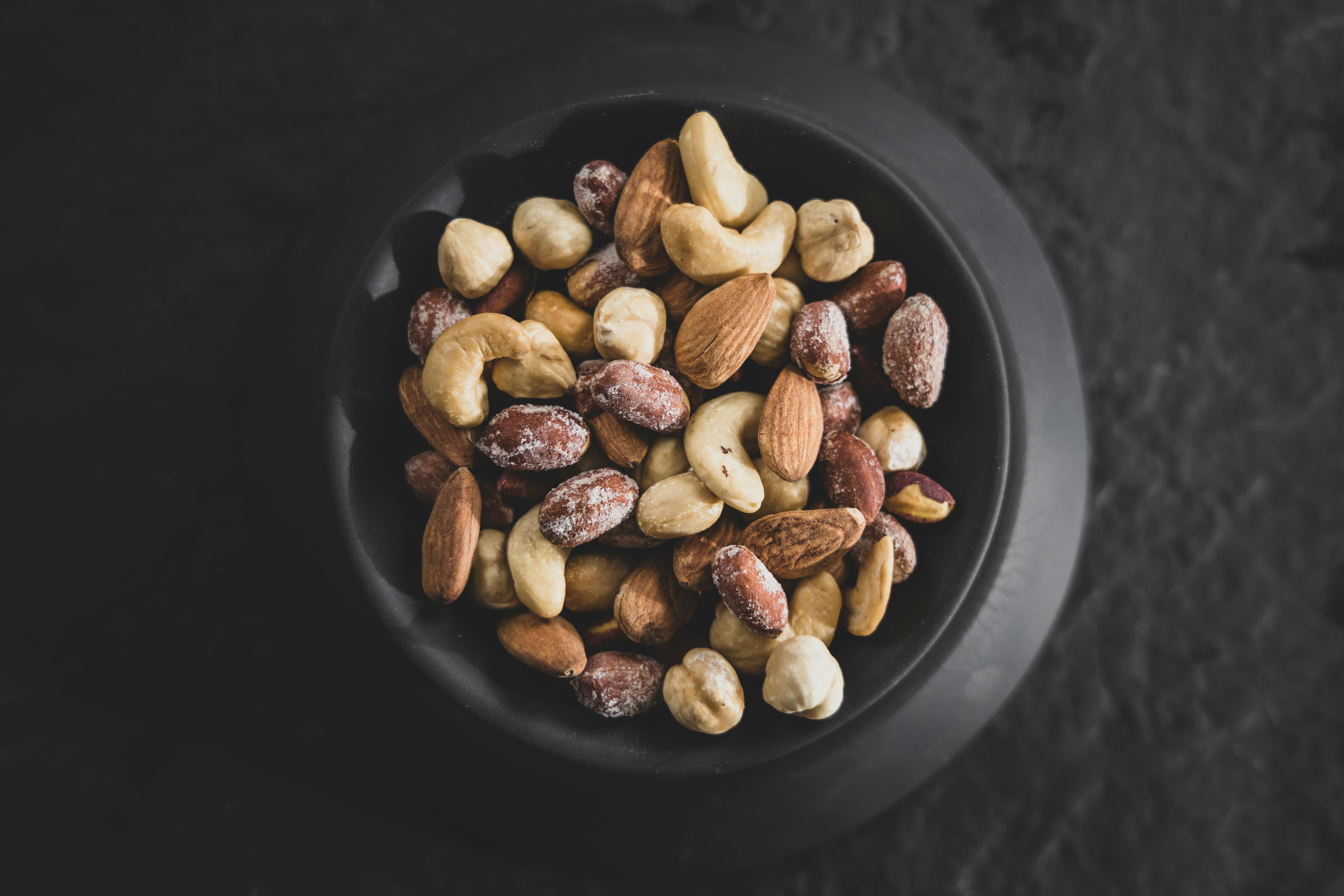 A bowl of nuts. | Source: Pexels