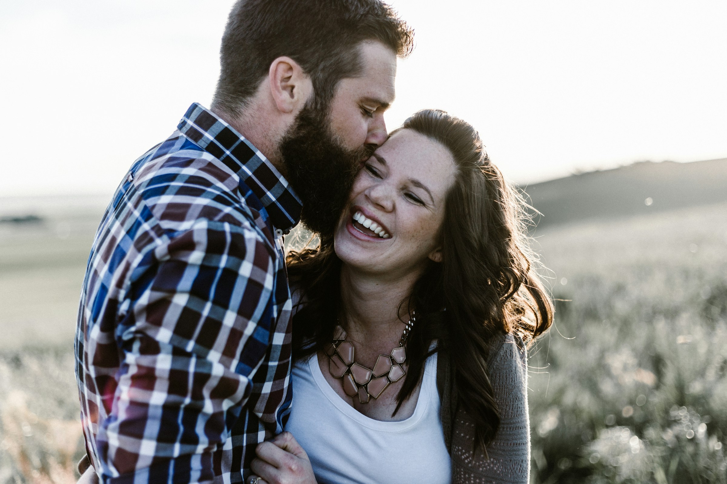 A husband kissing his wife on the cheek | Source: Unsplash