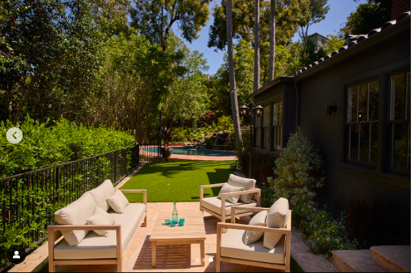 A view of the outside area of Orlando Bloom's former home, posted on July 19, 2024 | Source: Instagram/oconnorestates