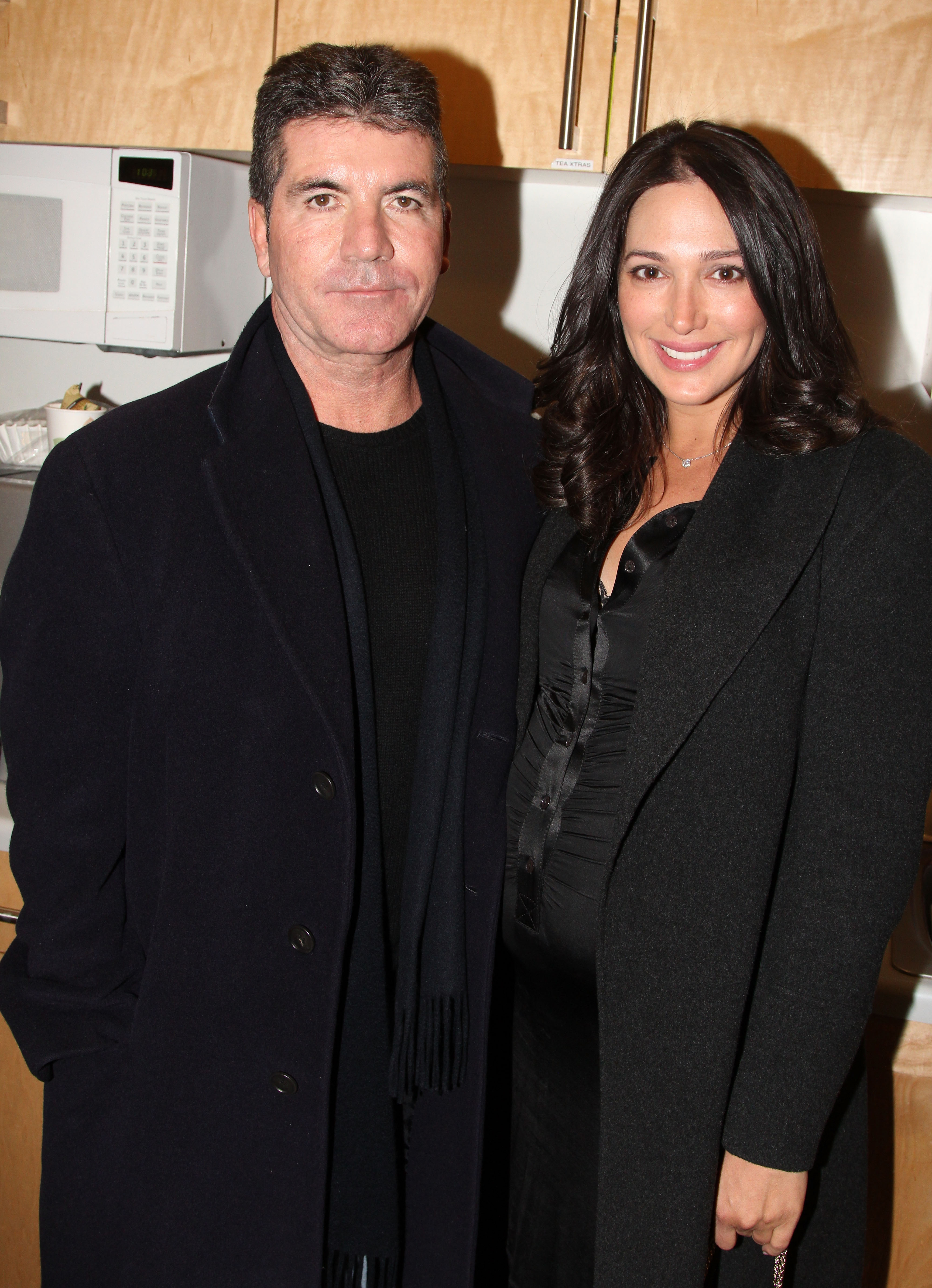 Simon Cowell and a pregnant Lauren Silverman on January 25, 2014 | Source: Getty Images