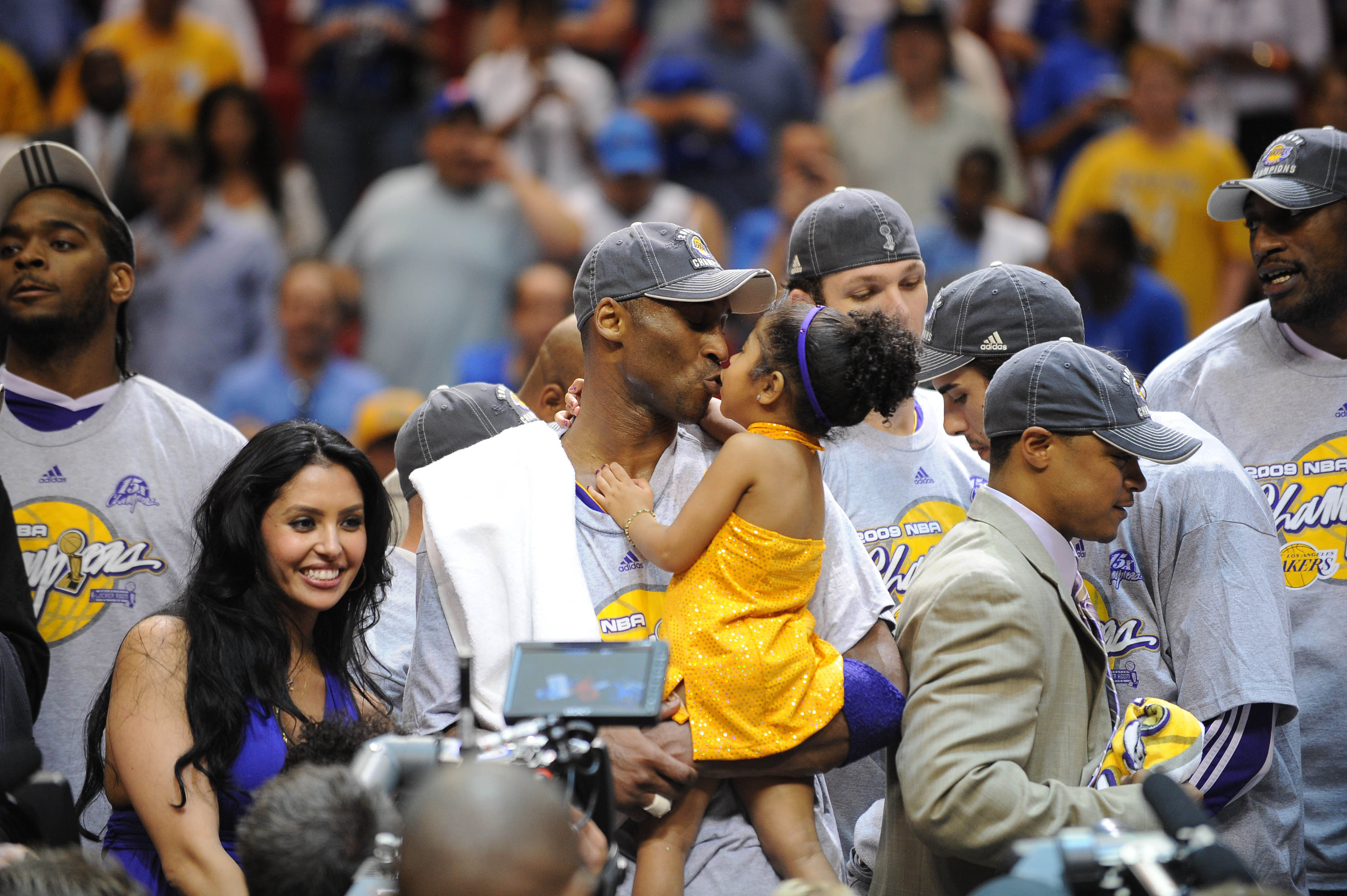 Kobe Bryant pictured celebrating victory with his family following Game 5 of the NBA Finals at Amway Arena on June 14, 2009 in Orlando, Florida | Source: Getty Images