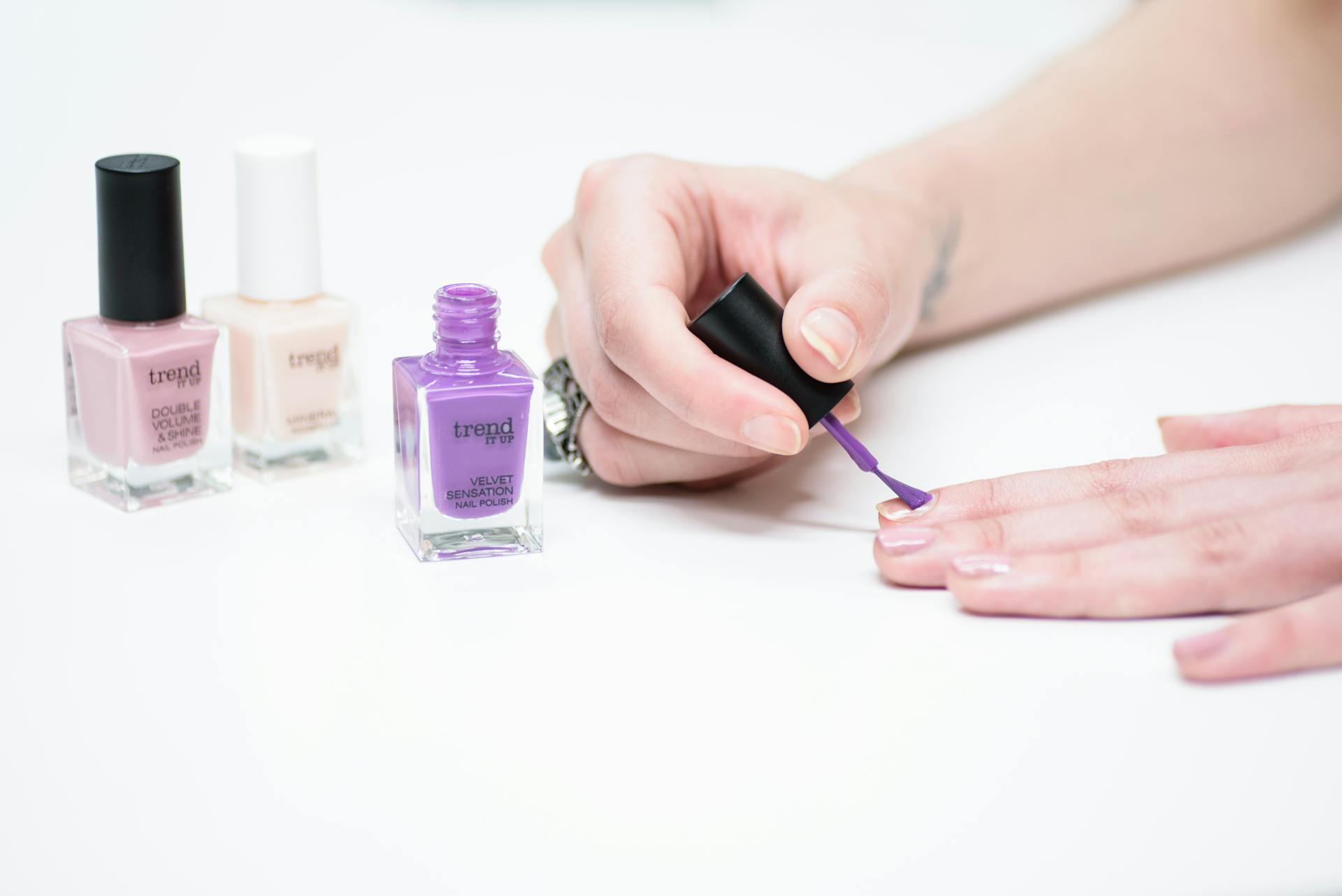 A person applying nail polish | Source: Pexels