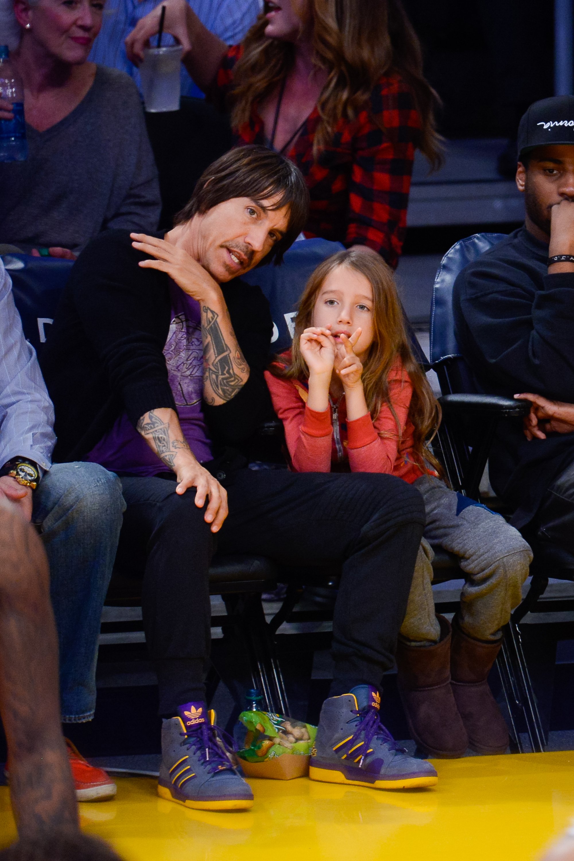Anthony Kiedis and his son Everly Bear Kiedis at a basketball game between the New Orleans Pelicans and the Los Angeles Lakers at Staples Center on December 7, 2014 in Los Angeles, California. | Source: Getty Images