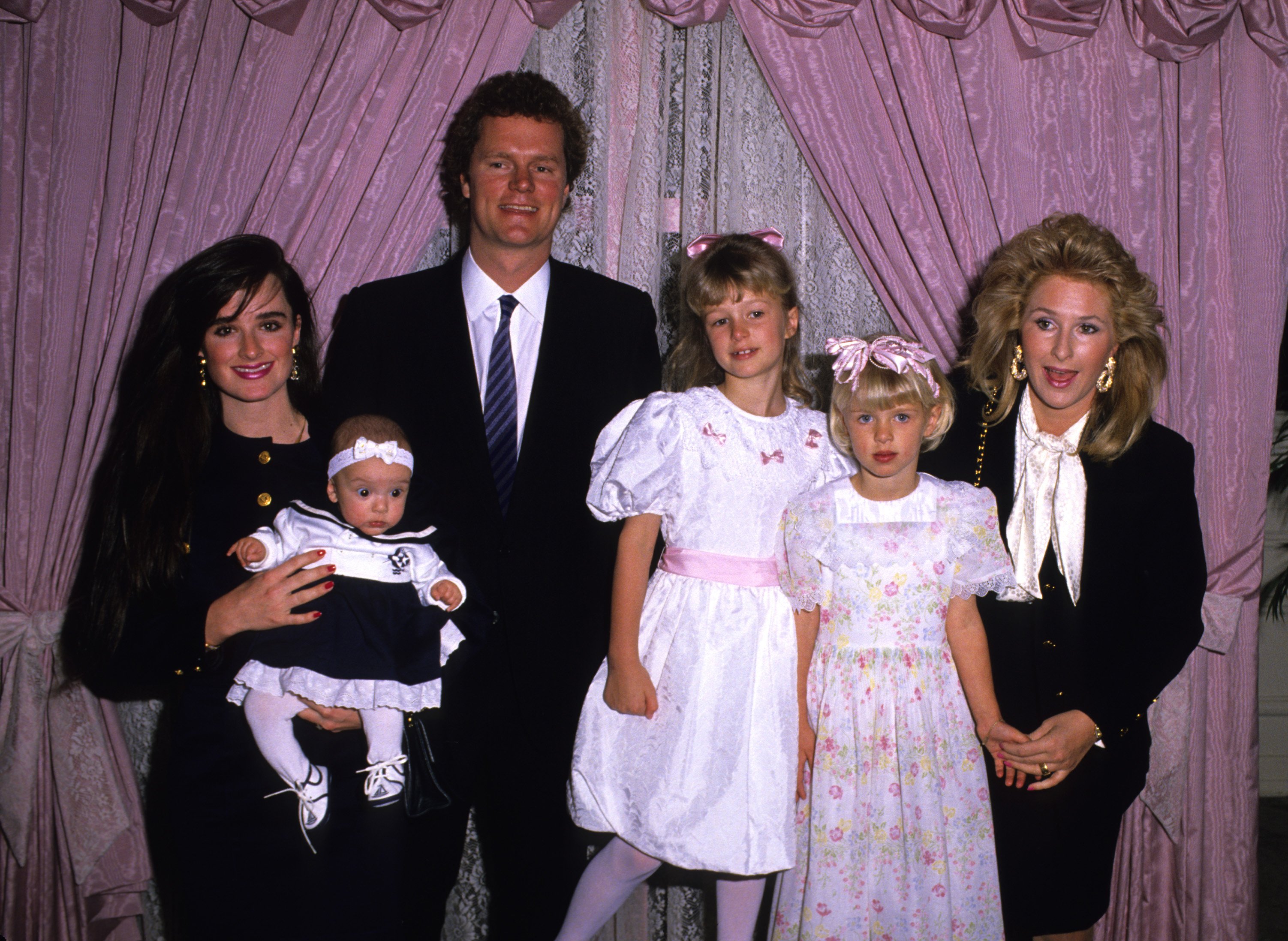 Kyle Richards and daughter Farrah, Rick Hilton, Paris Hilton, Nicky Hilton, and Kathy Hilton. | Source: Getty Images