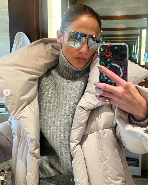 Jennifer Lopez posing for a selfie posted on February 22, 2024 | Source: Instagram/jlo