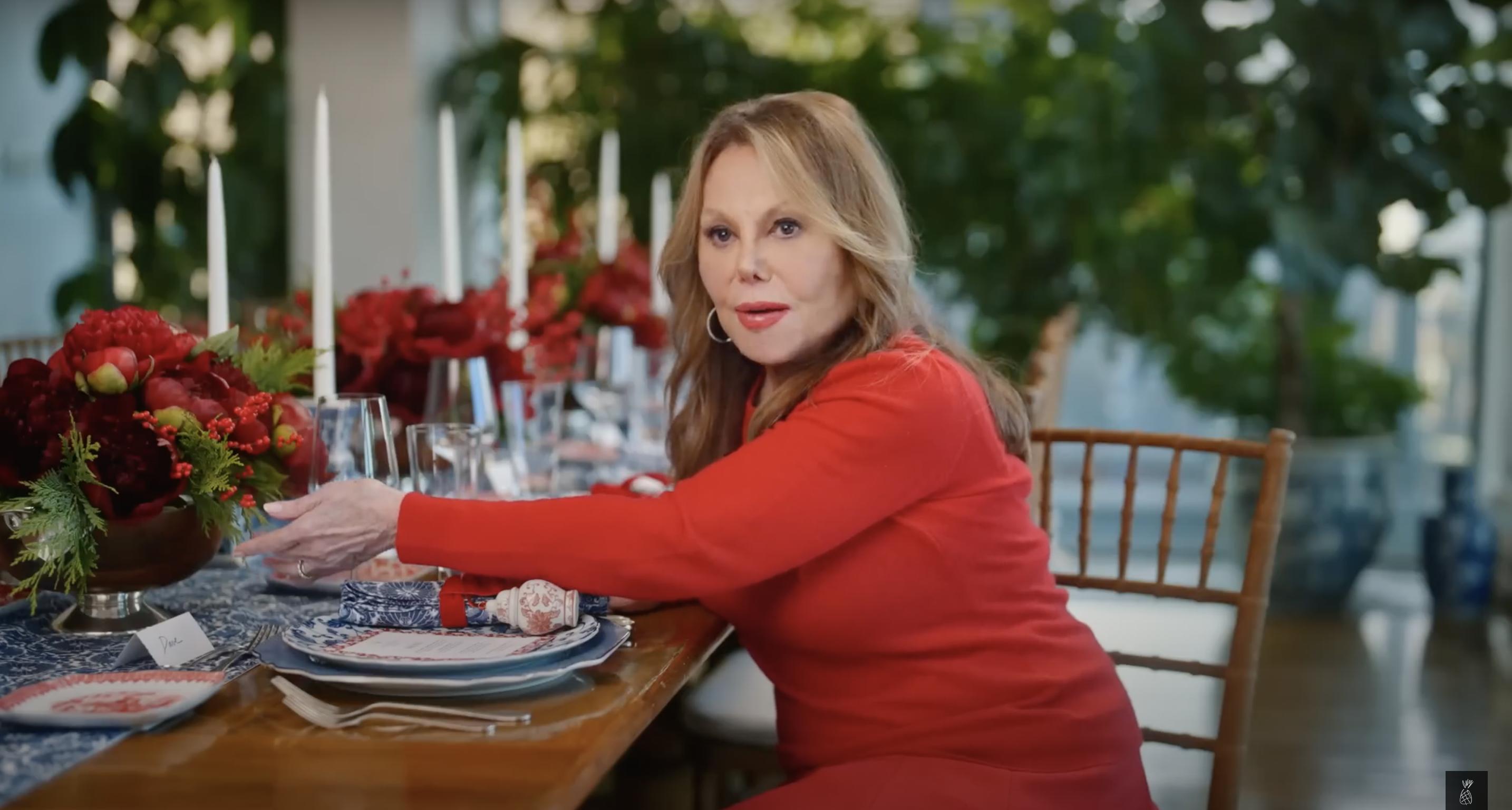 Marlo Thomas decorating her New York home for the festive season. | Source: YouTube/Williams Sonoma