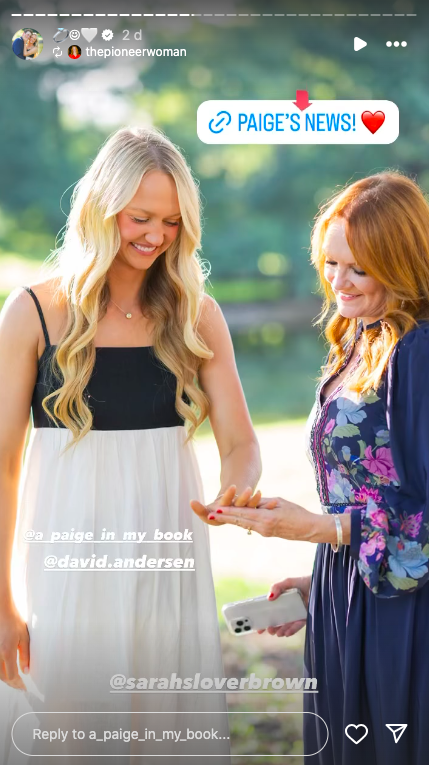 Paige and Ree Drummond marvelling at Paige's engagement ring, posted on August 4, 2024 | Source: Instagram/a_paige_in_my_book