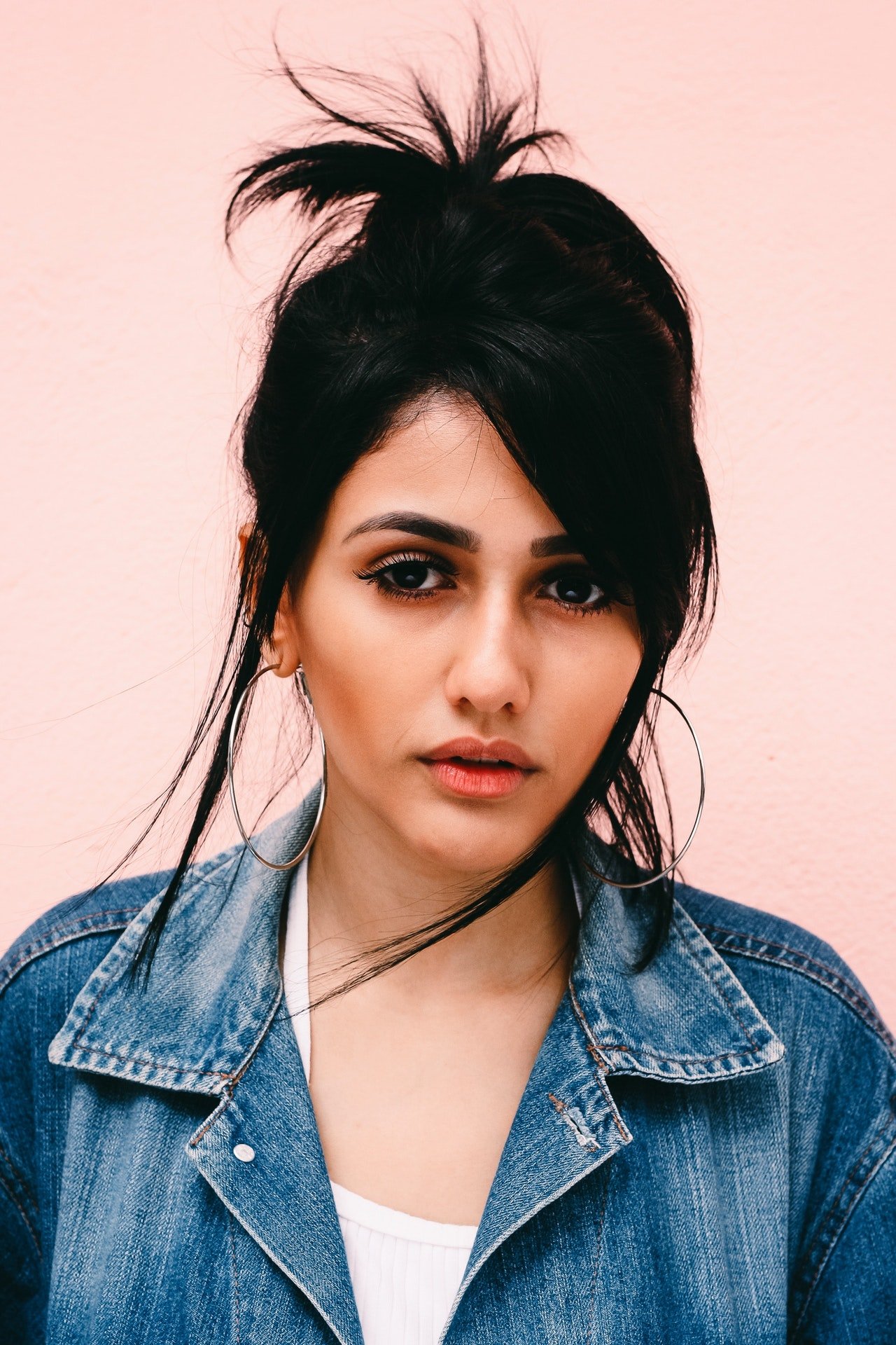 Dama con el cabello recogido.| Foto: Pexels Dama con el cabello recogido.| Foto: Pexels