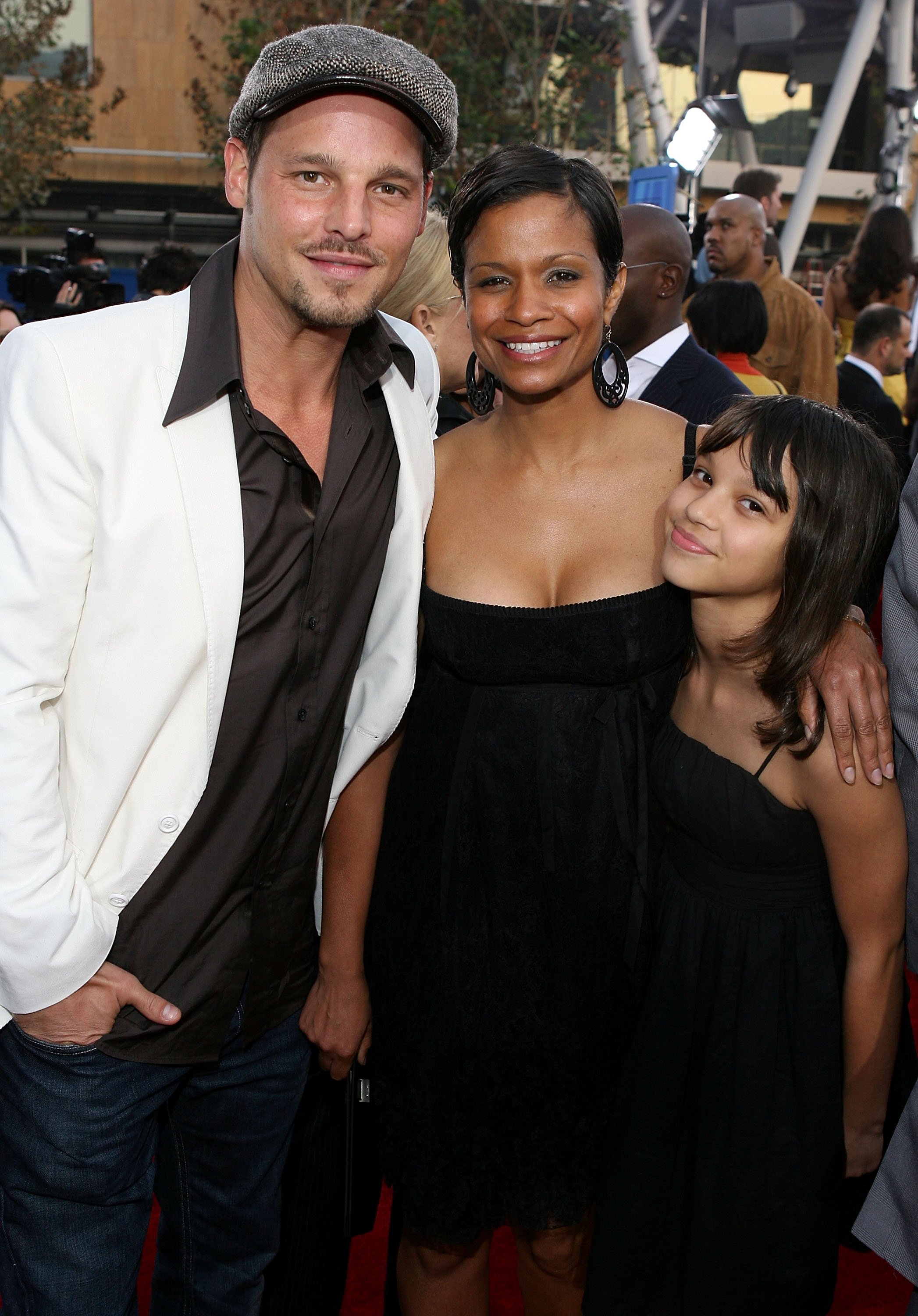 Actor Justin Chambers, wife Keisha Chambers, and daughter arrive at the 2007 American Music Awards held at the Nokia Theatre L.A. LIVE on November 18, 2007 | Source: Getty Images