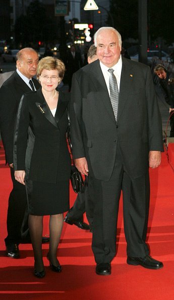 Helmut Kohl, Maike Richter, Quadriga Awards 2005 | Quelle: Getty Images Helmut Kohl, Maike Richter, Quadriga Awards 2005 | Quelle: Getty Images