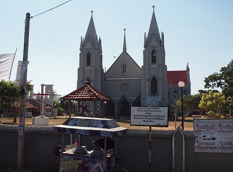 Église catholique Saint-Sébastien de Negombo, au Sri Lanka, avant l'explosion. | Image : Wikipedia Église catholique Saint-Sébastien de Negombo, au Sri Lanka, avant l'explosion. | Image : Wikipedia
