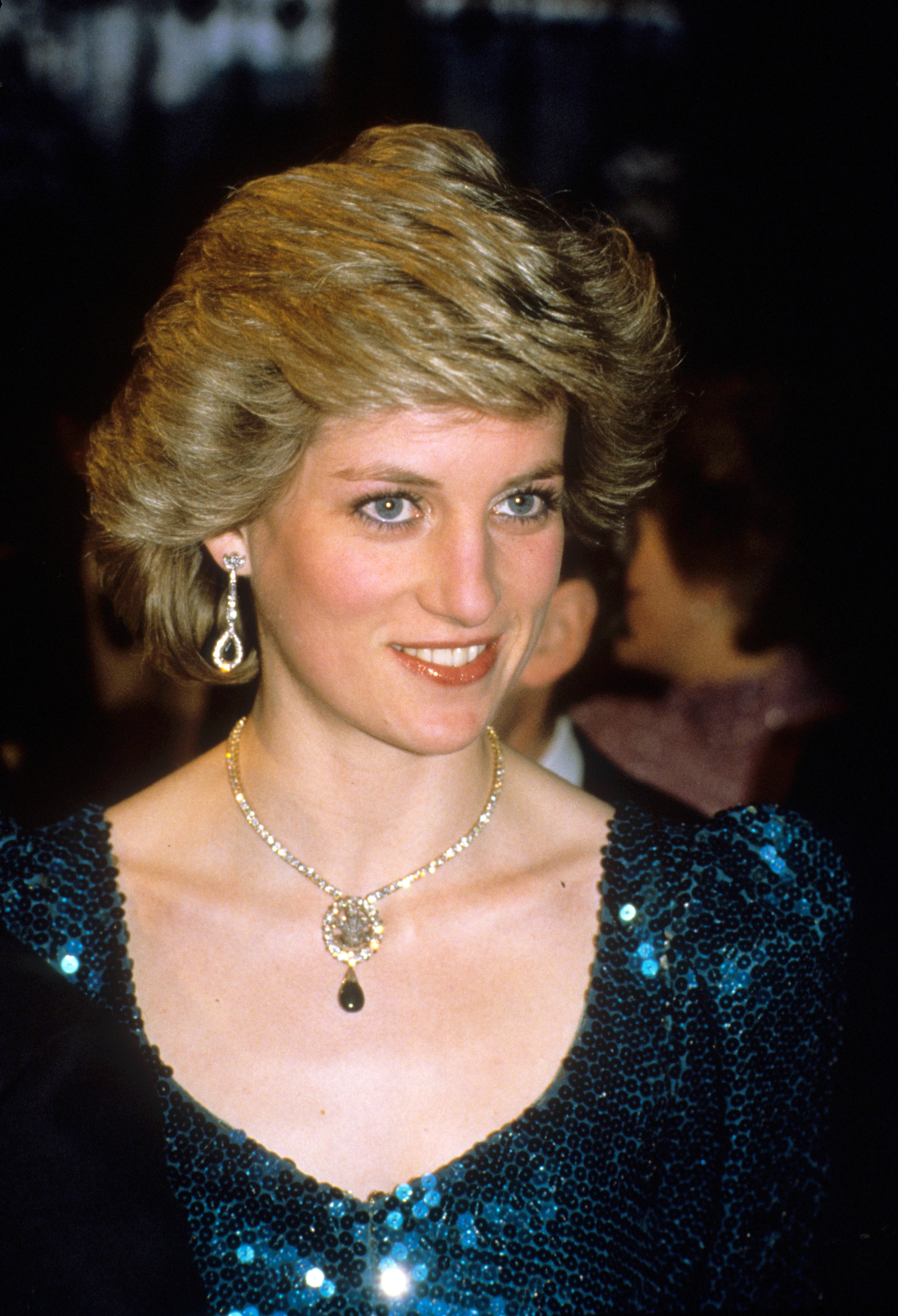 Prinzessin Diana, Besuch in Wien, Österreich, bei einer Galavorstellung von "Love For Love" im Wiener Burgtheater am 14. April 1986 | Quelle: Getty Images
