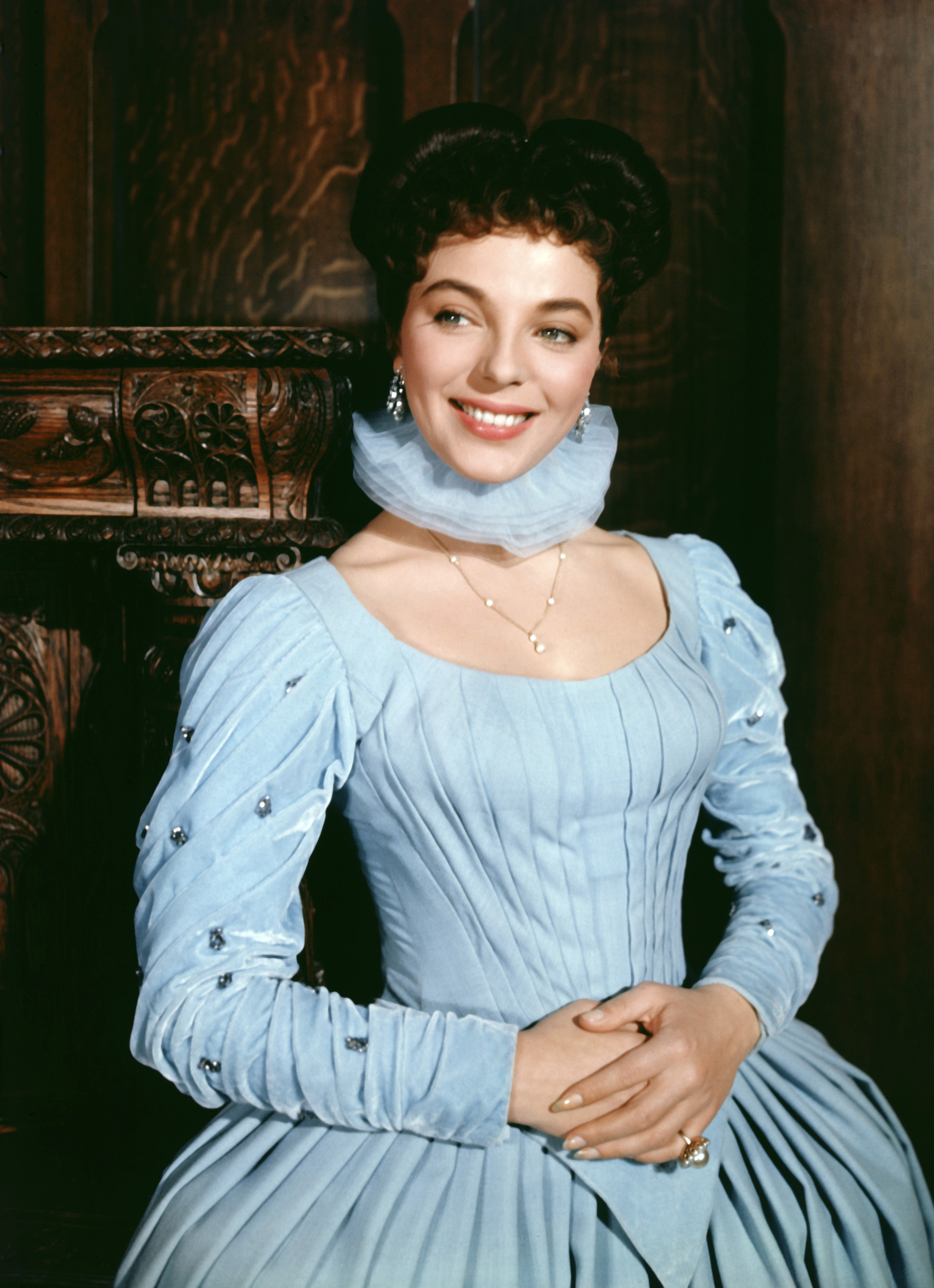 Joan Collins in a promotional portrait for 'The Virgin Queen', in 1955. | Source: Getty Images