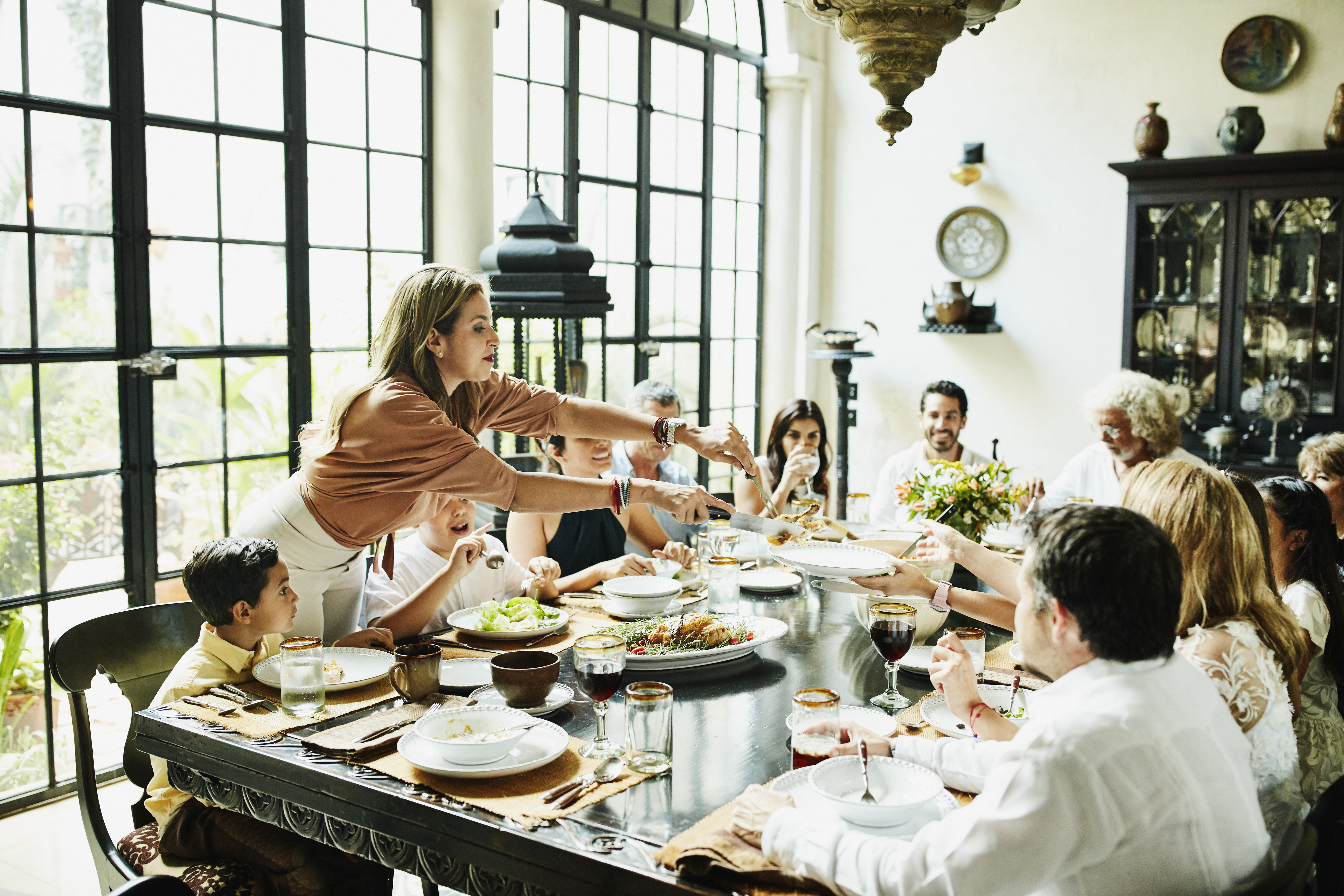 A family gathered around a dinner table | Source: Getty Images