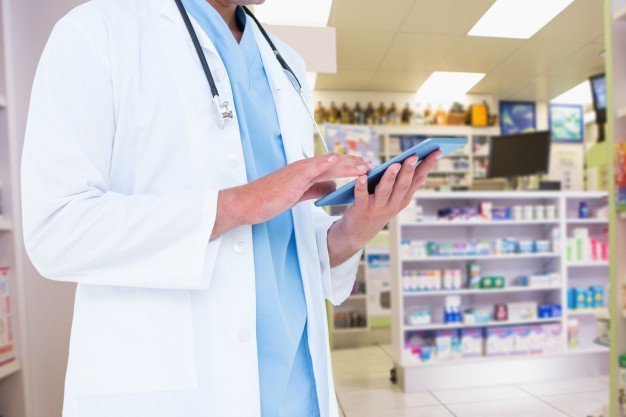 Doctor prescribing medicine | Shutterstock