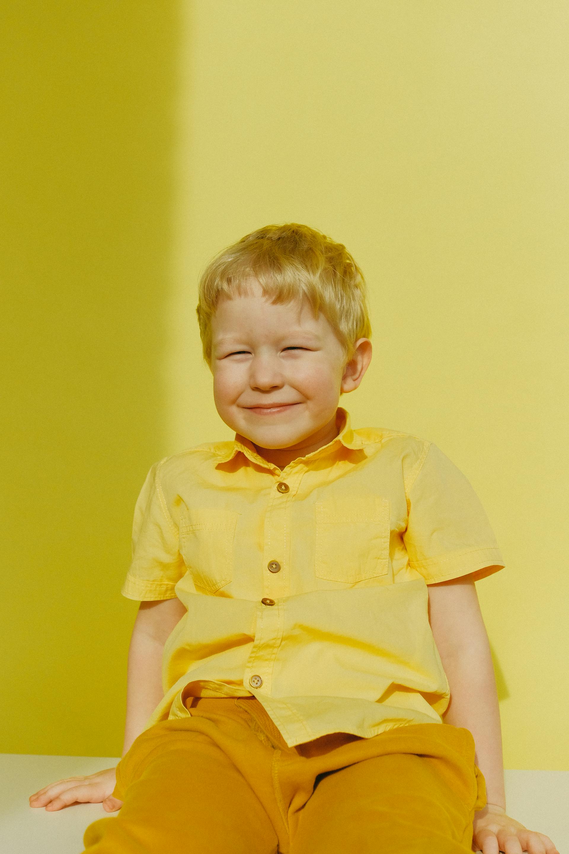 A happy little boy smiling | Source: Pexels