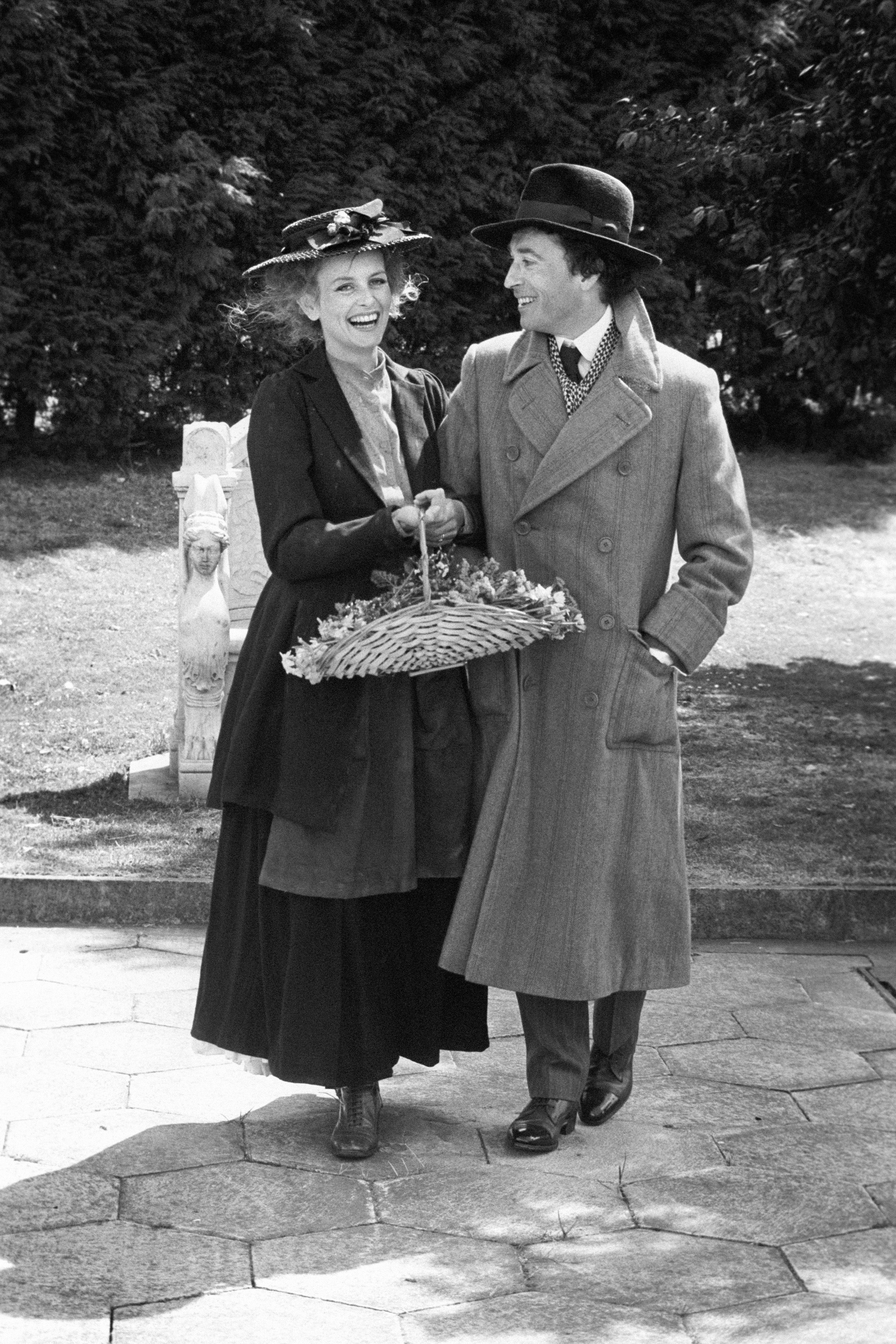 Twiggy and Robert Powell dressed for their parts in the forthcoming Yorkshire Television production of Shaw's "Pygmalion" in London in 1981 | Source: Getty Images