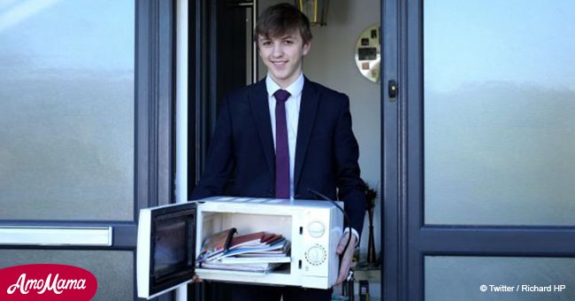 School banned bags, but one boy didn't lose his head and used an improvised means to carry stuff