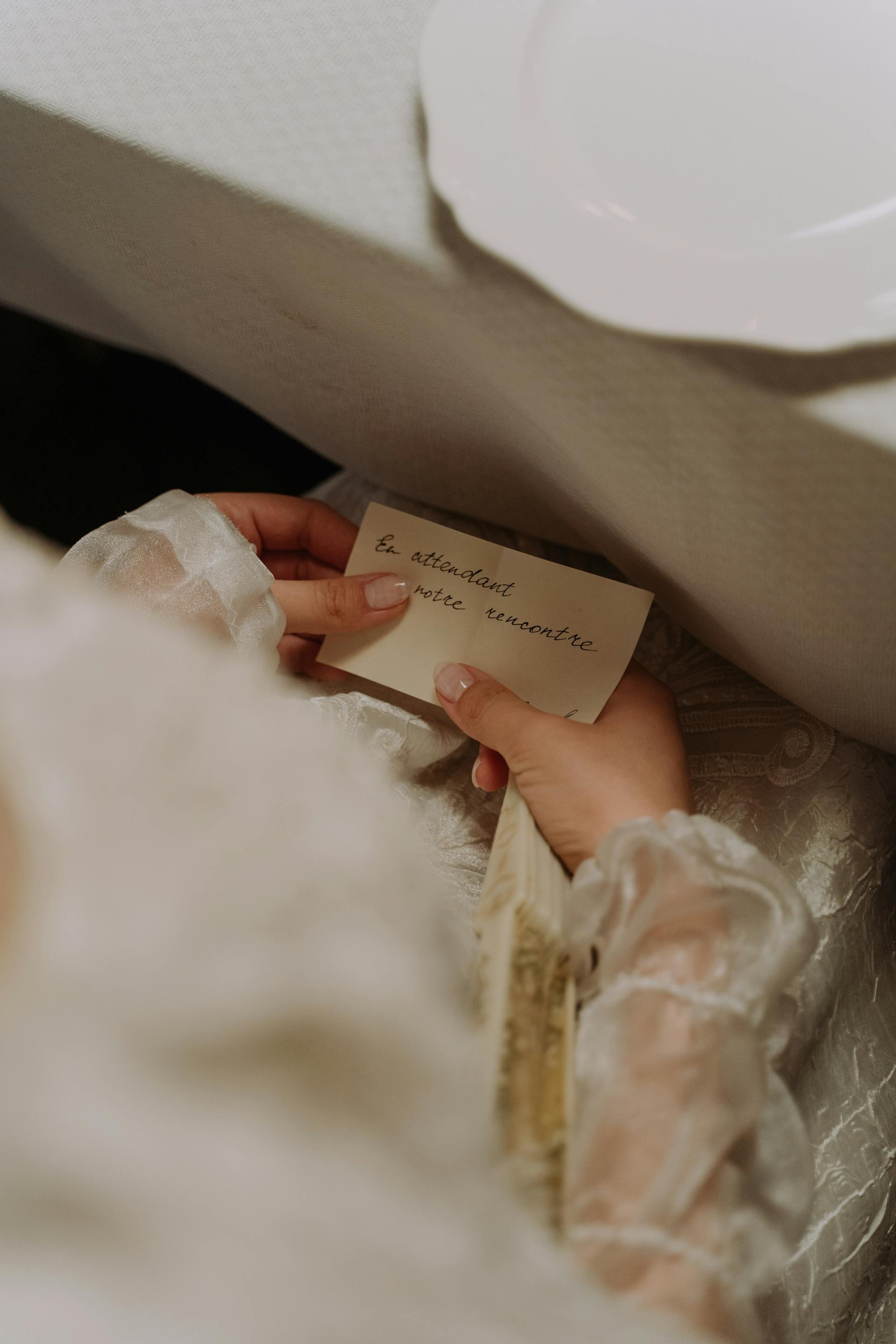 A close-up shot of a woman holding a note | Source: Pexels