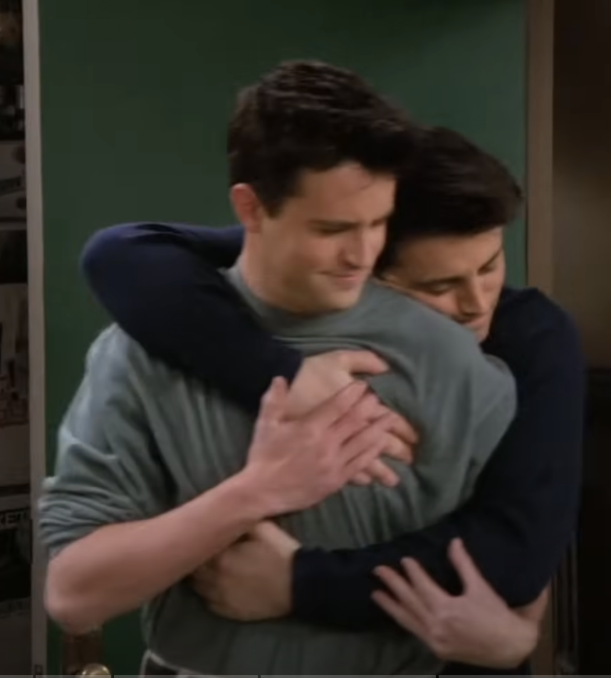 Matthew Perry and Matt Le Blanc in a scene from "Friends" as part of the compilation "Friends Moments That Will Make You Cry!" published on May 30, 2022  | Source: youtube/warnerbrostv