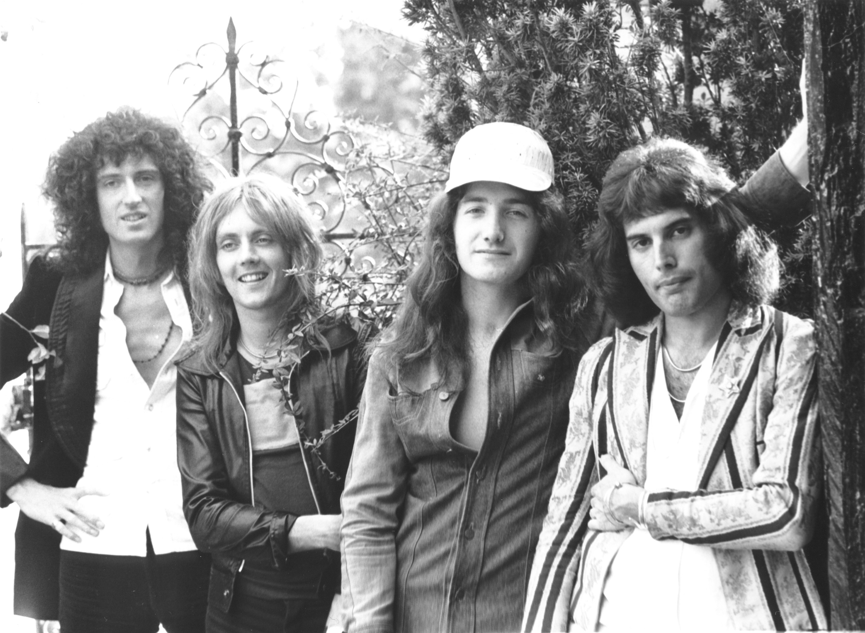 Brian May, Roger Taylor, John Deacon, and Freddie Mercury of the Queen band in 1970. | Source: Getty Images